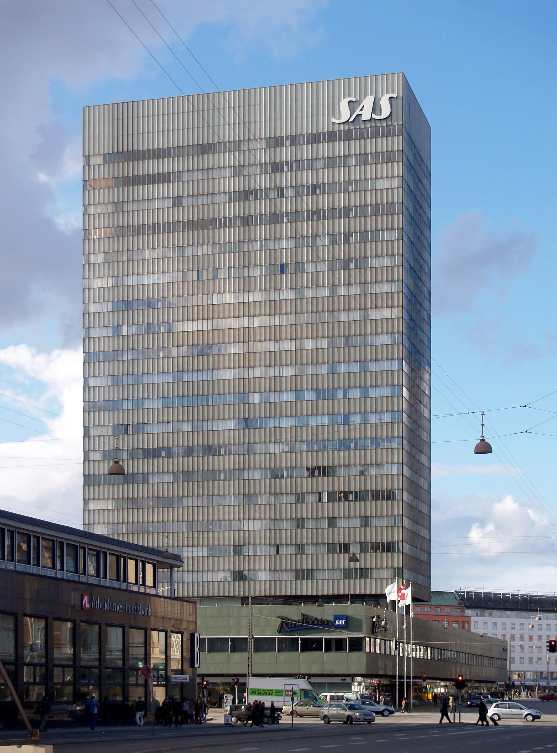 Radisson SAS Royal (via Wikimedia Commons, CC BY 2.0)