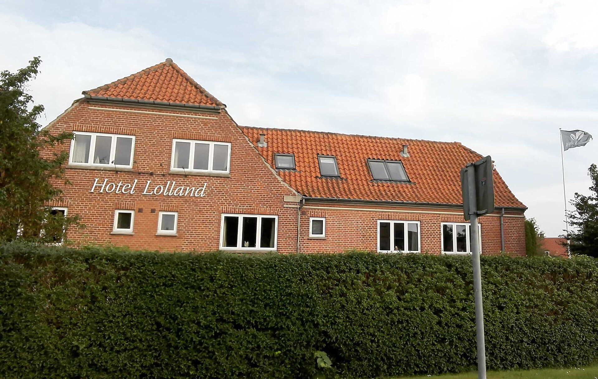 Hotel Lolland (via Wikimedia Commons, CC BY-SA 4.0)