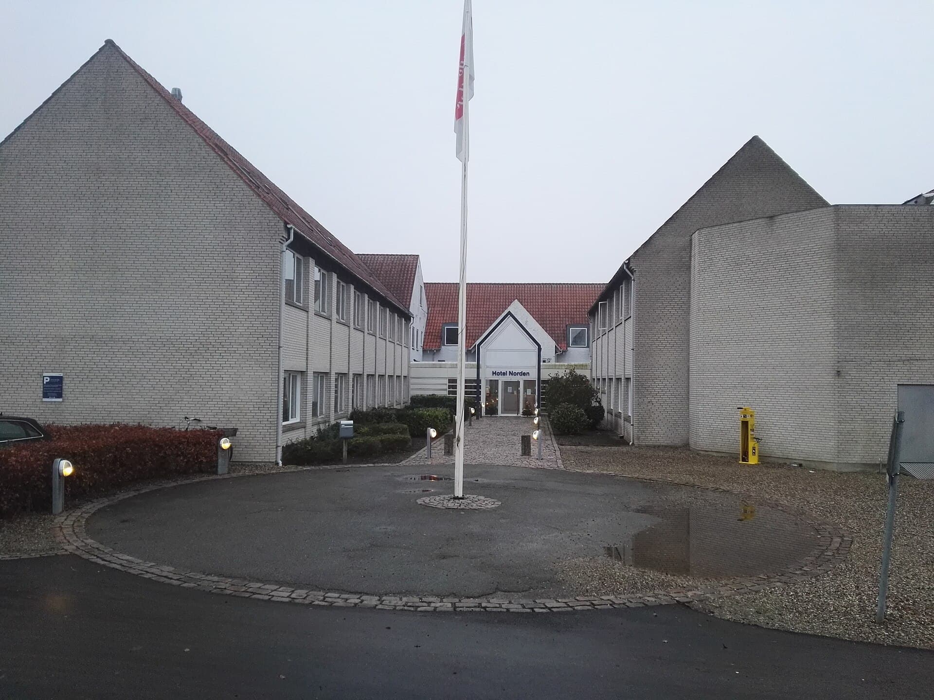 Hotel Norden (via Wikimedia Commons, CC BY-SA 4.0)
