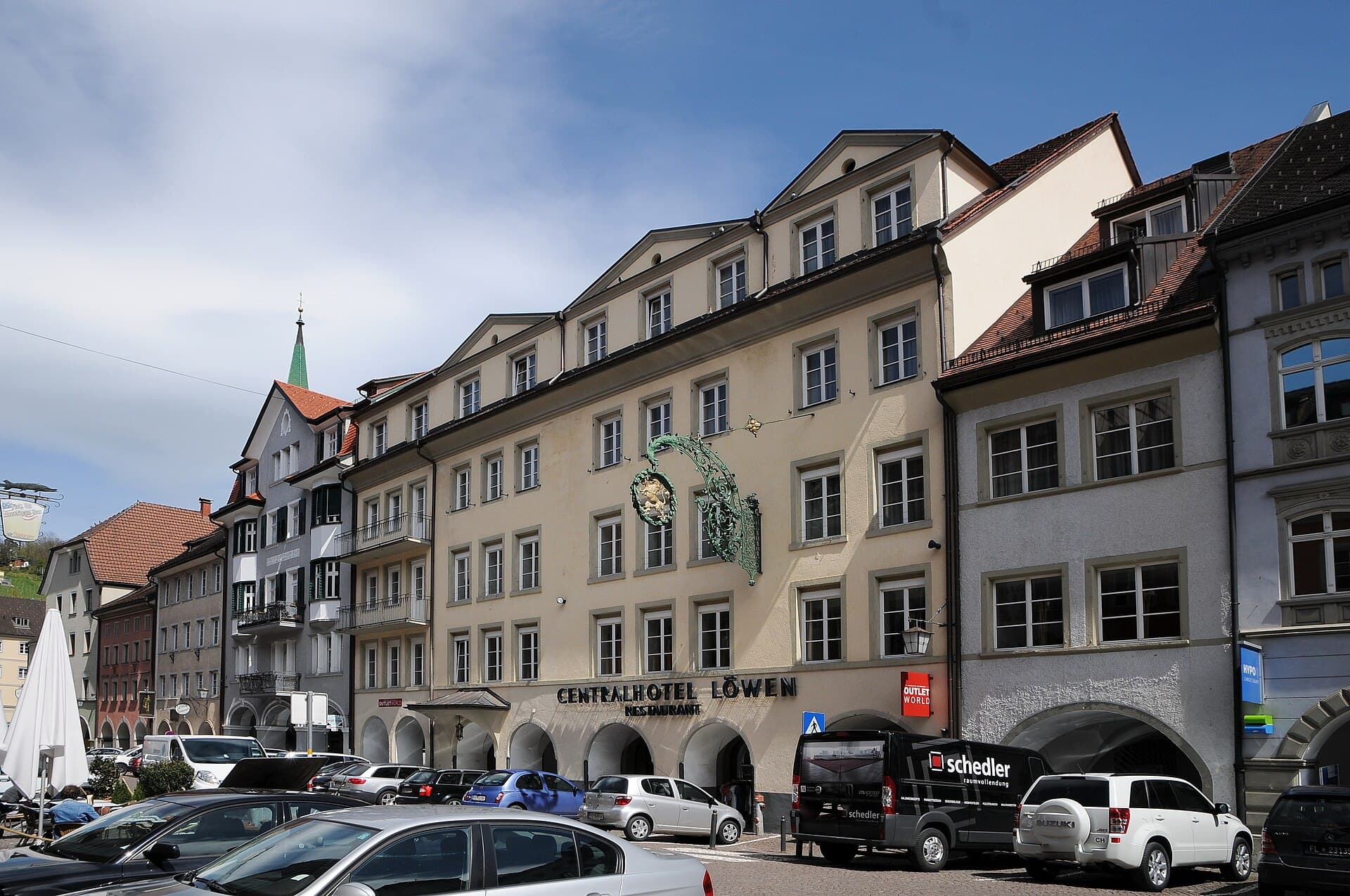 Central Hotel Löwen (via Wikimedia Commons, CC BY-SA 3.0 at)