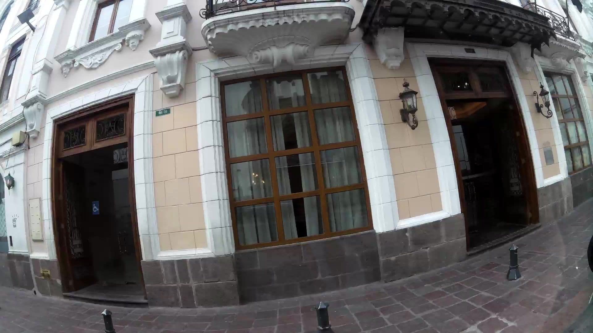 Street view near Plaza Grande, Quito