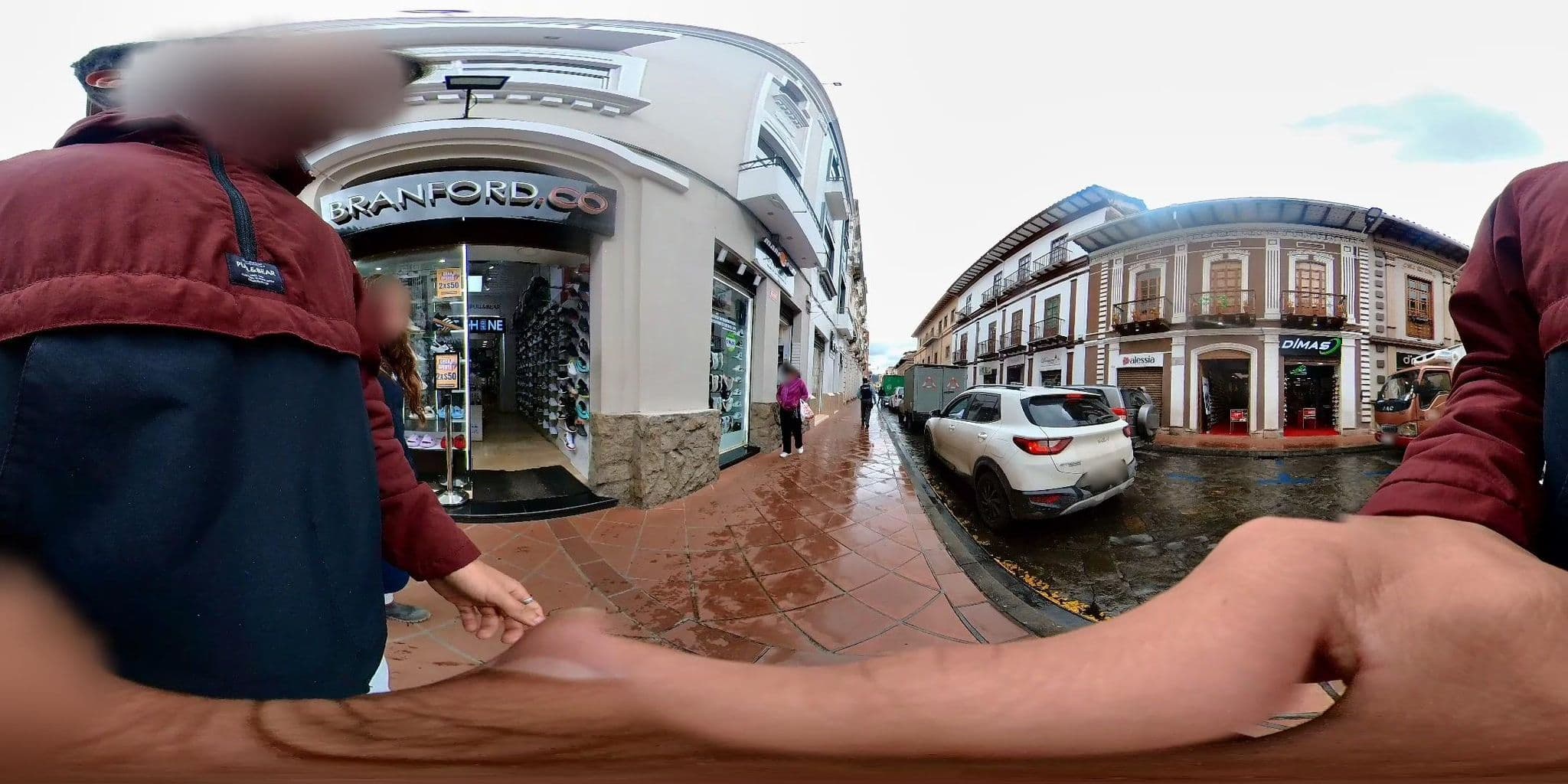 Street view near Gran Hotel Paris, Cuenca