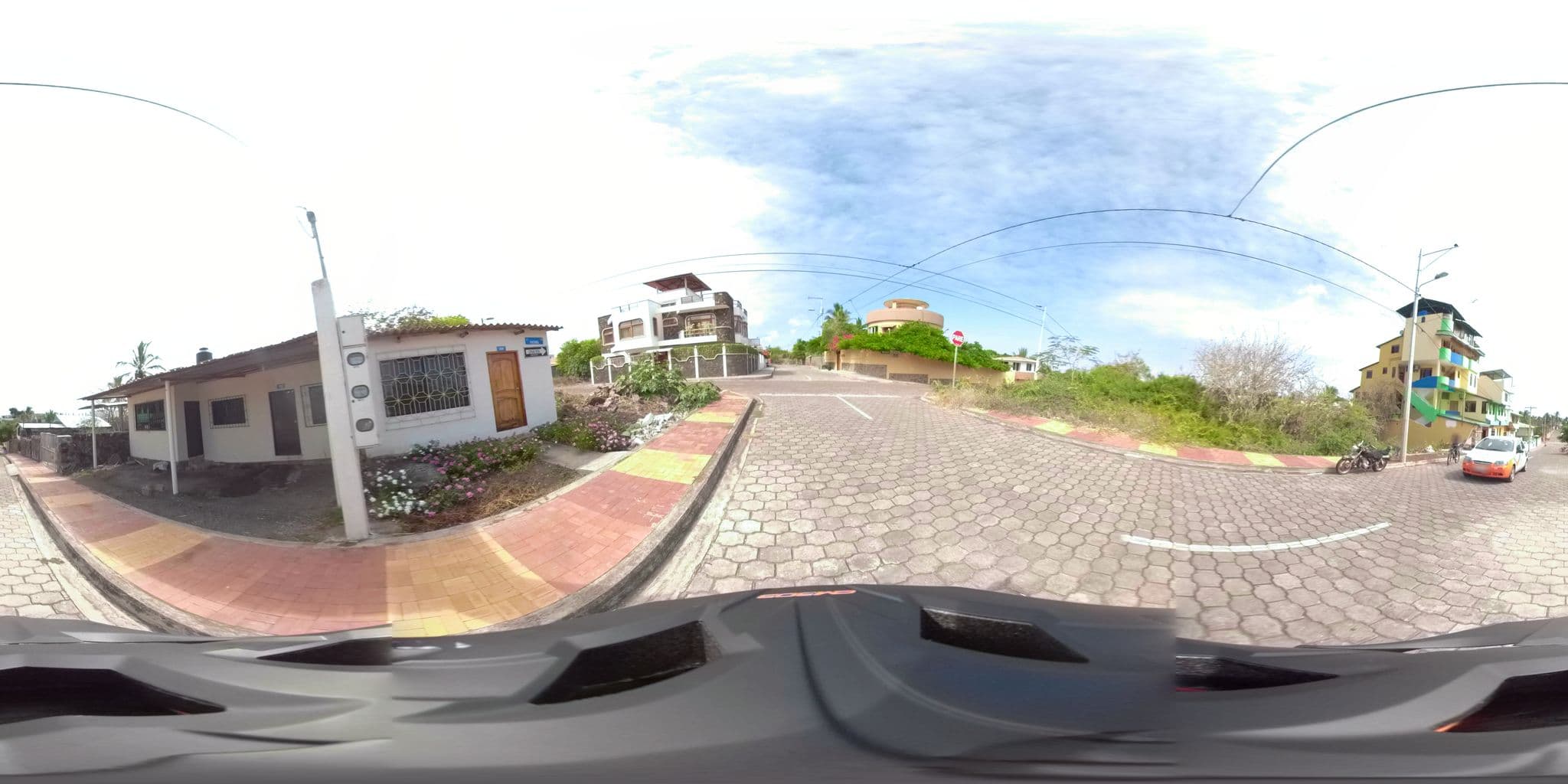Street view near Hotel Verde Azul, Puerto Ayora — © sdanielzer (CC BY-SA · Mapillary)