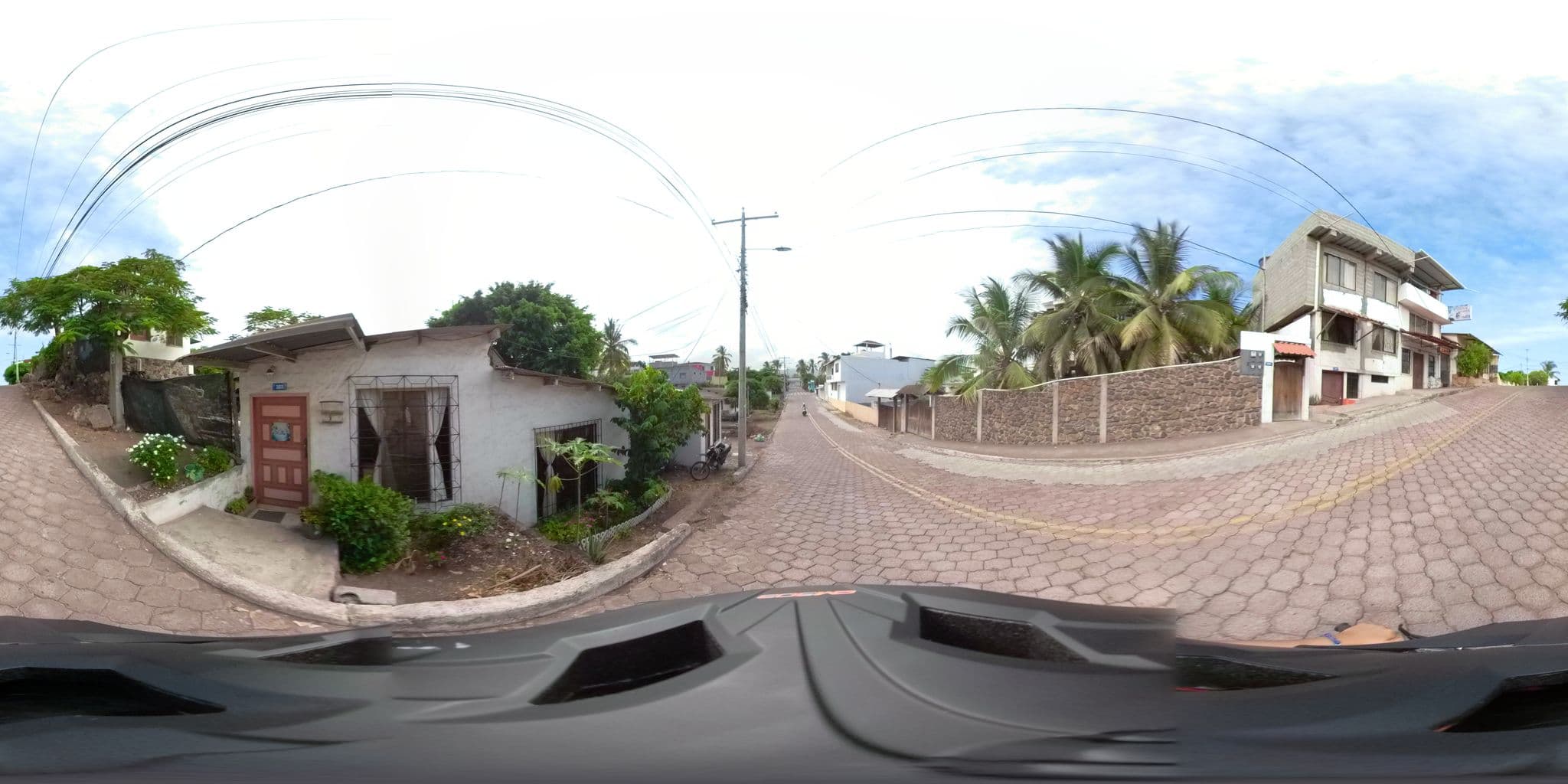 Street view near Mainao Inn, Puerto Ayora — © sdanielzer (CC BY-SA · Mapillary)