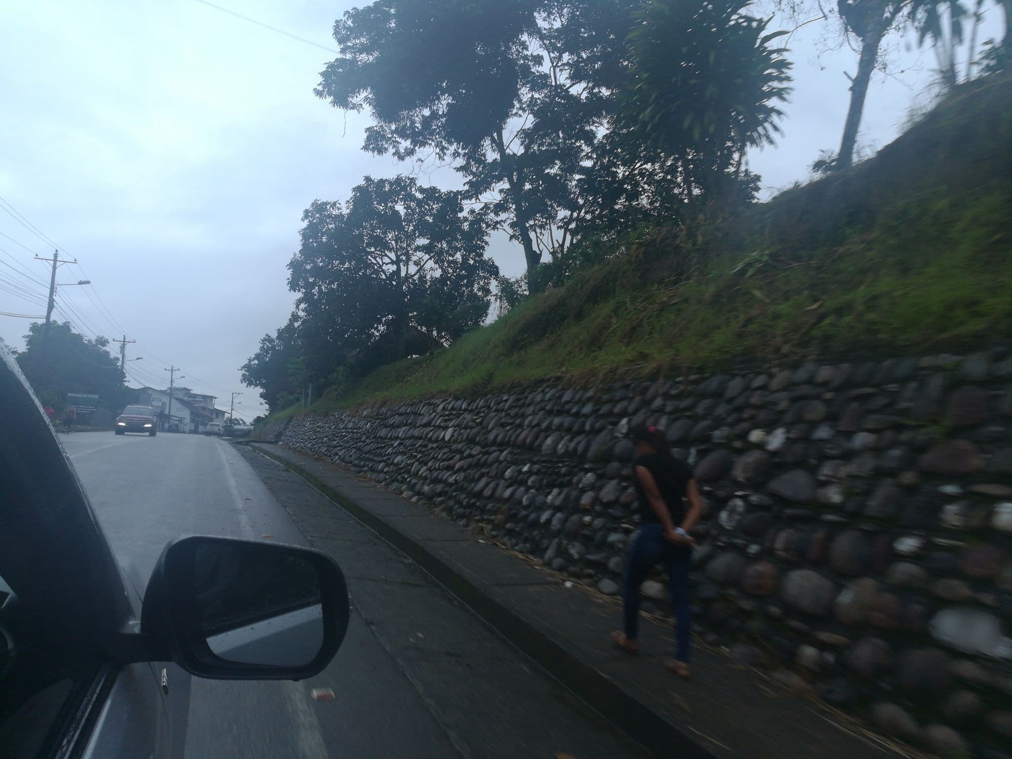Street view near El Clarke, Tena — © CarluchiTena (CC BY-SA · Mapillary)