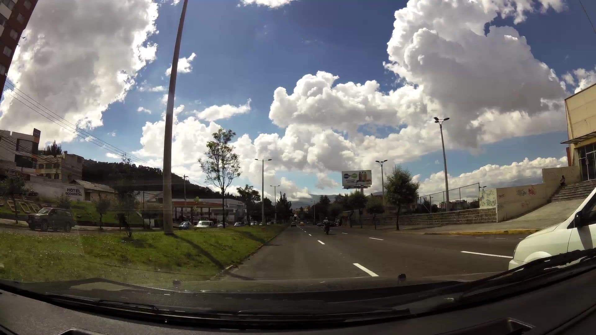 Street view near Hotel Apartamentos Occidentales, Quito