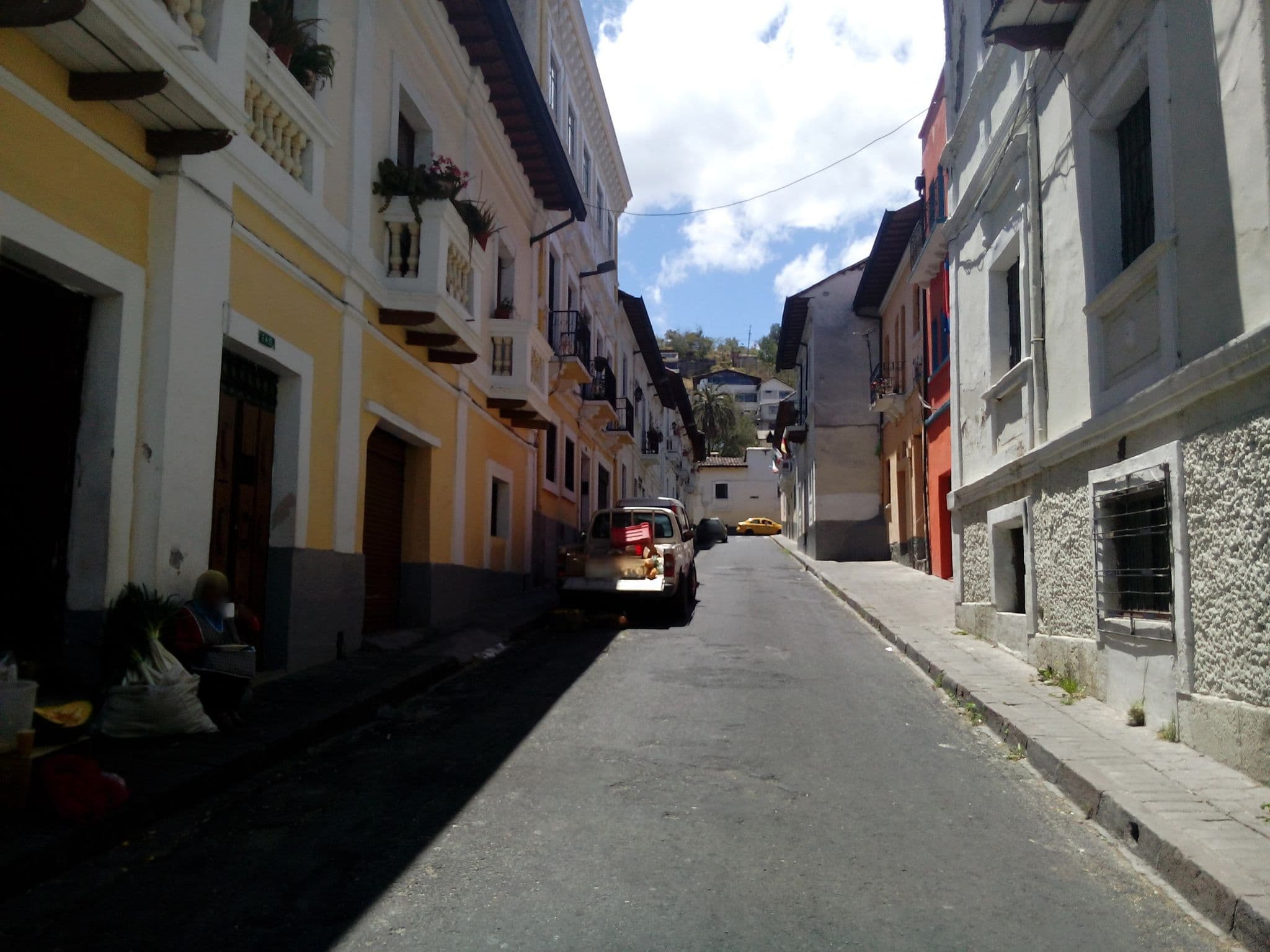 Street view near Colonial House Inn Hostal, Quito — © johnarupire (CC BY-SA · Mapillary)