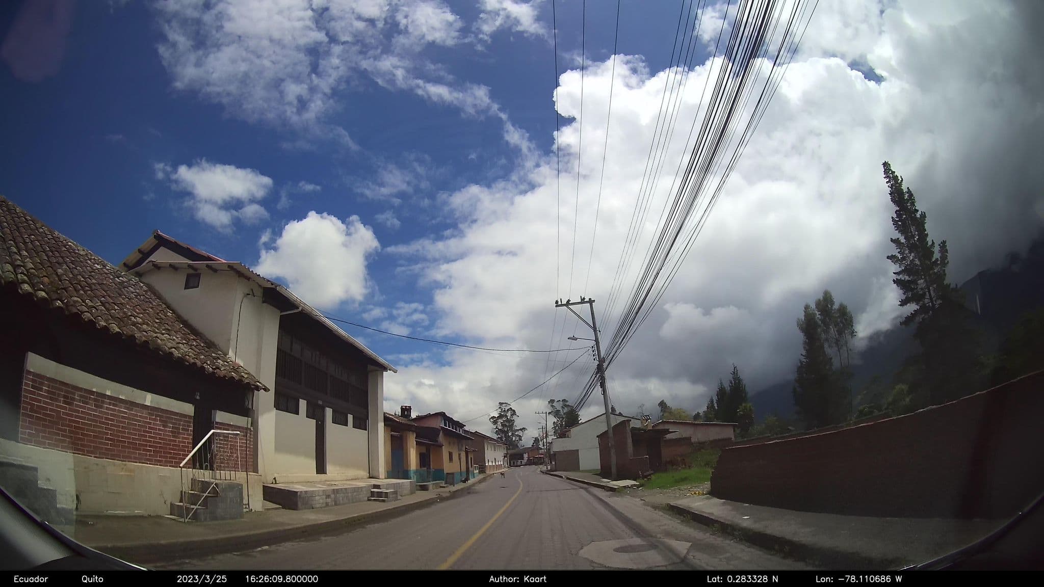Street view near Hostal casa Aida, Ibarra — © kaart_2 (CC BY-SA · Mapillary)