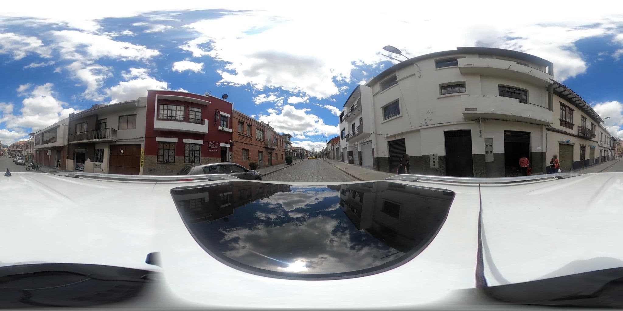 Street view near Casa de las Rosas, Cuenca