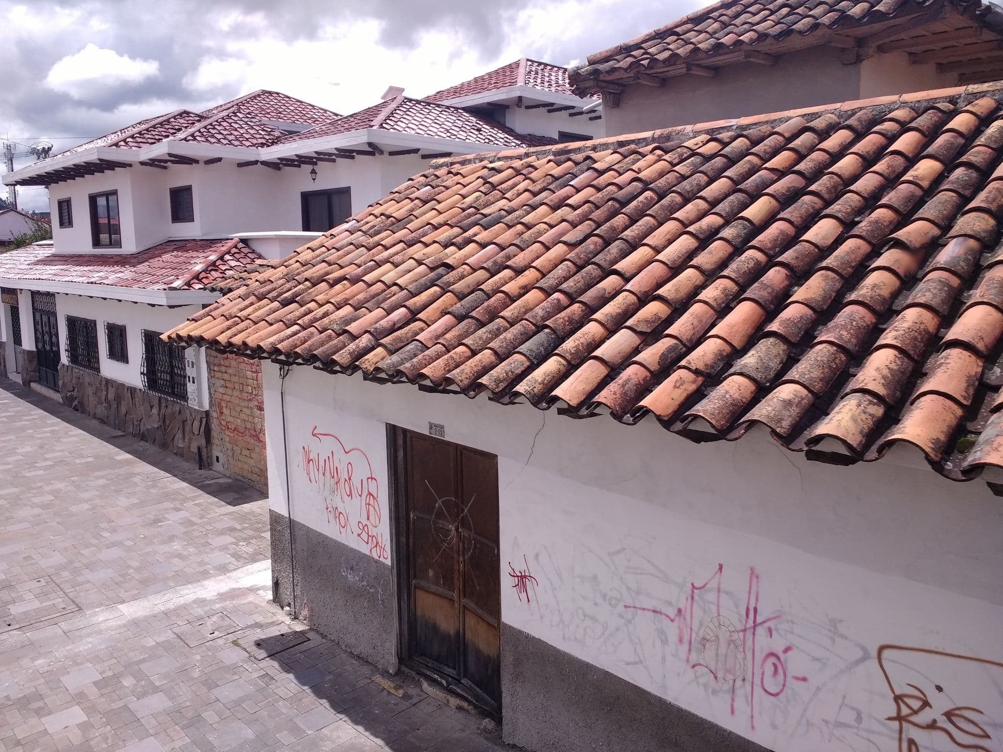 Street view near Hostal Pachamama, Cuenca