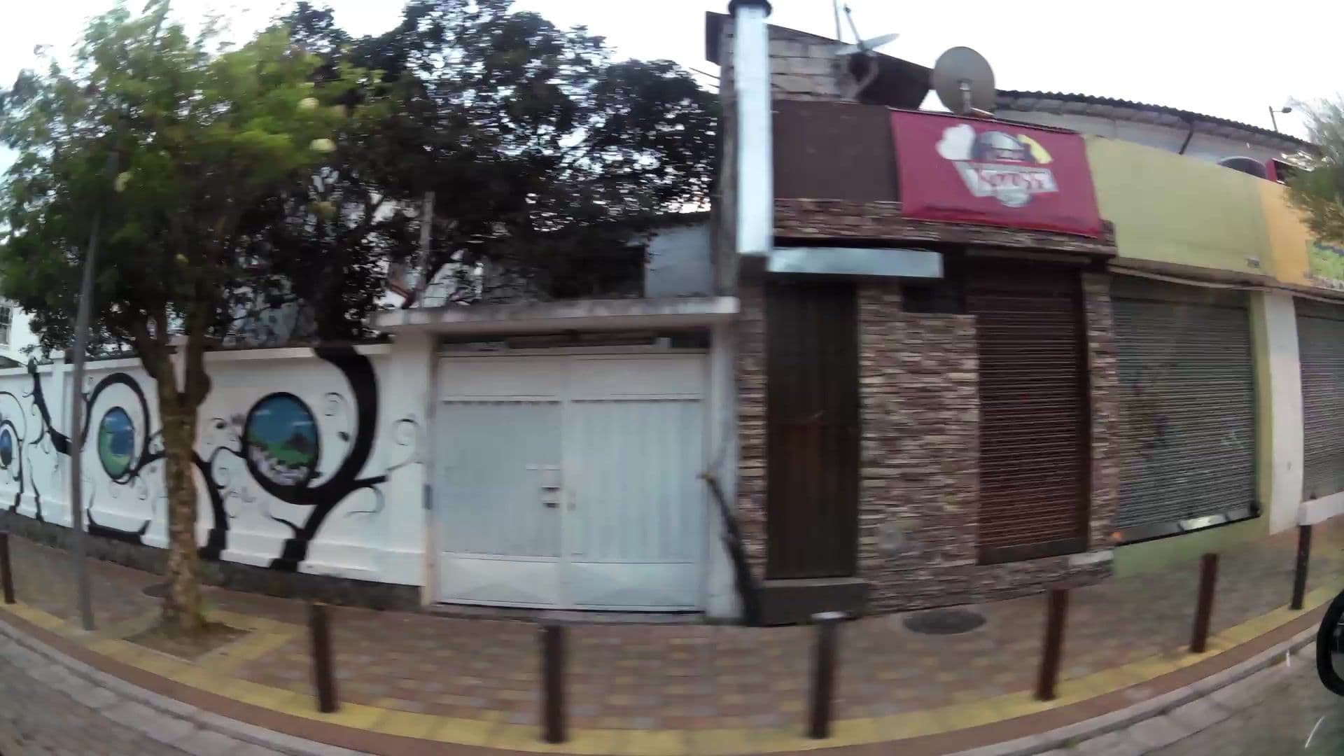 Street view near Vibes Hostel, Quito — © kaartcam (CC BY-SA · Mapillary)