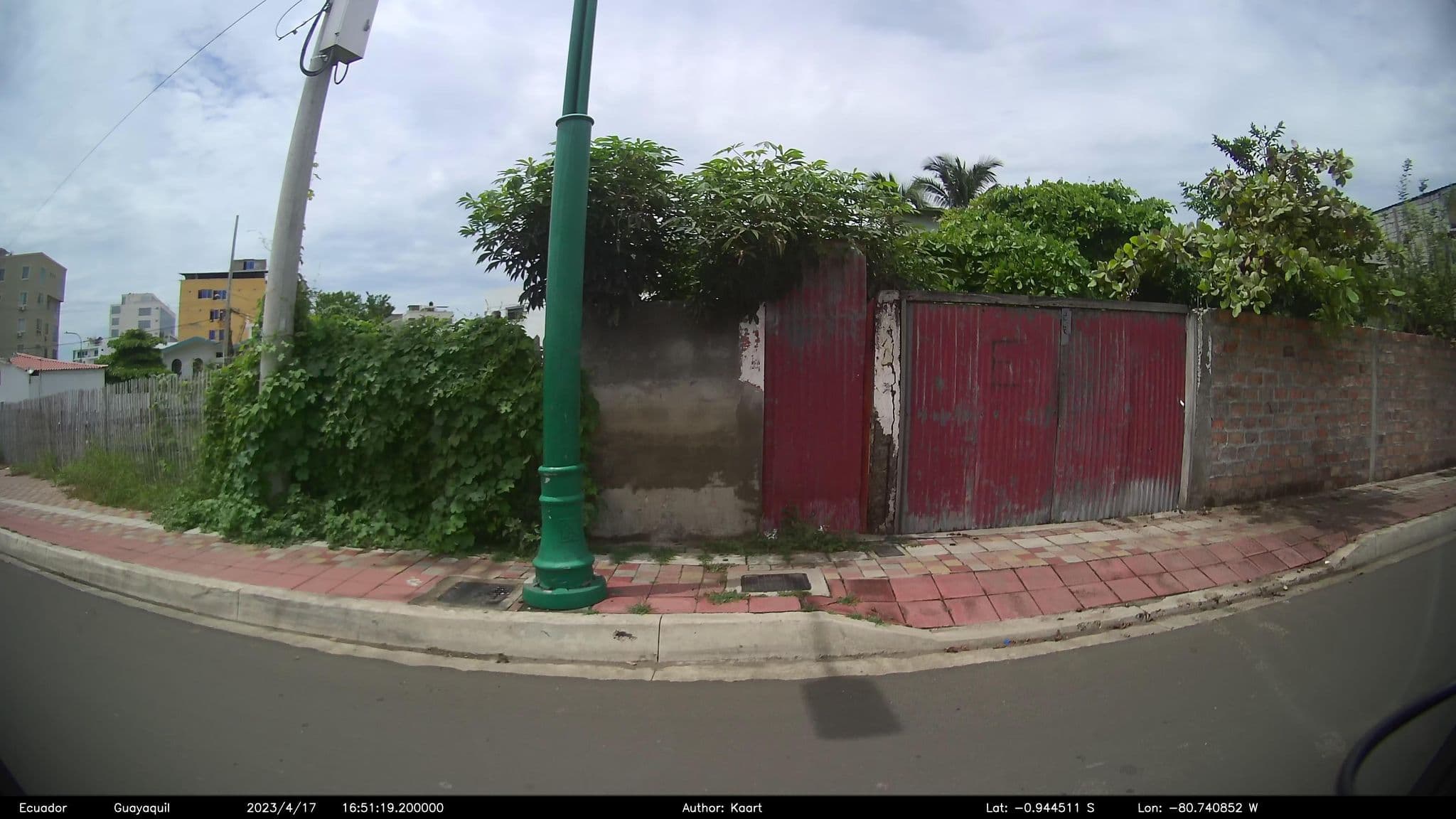 Street view near Prestig e, Manta — © kaart_2 (CC BY-SA · Mapillary)