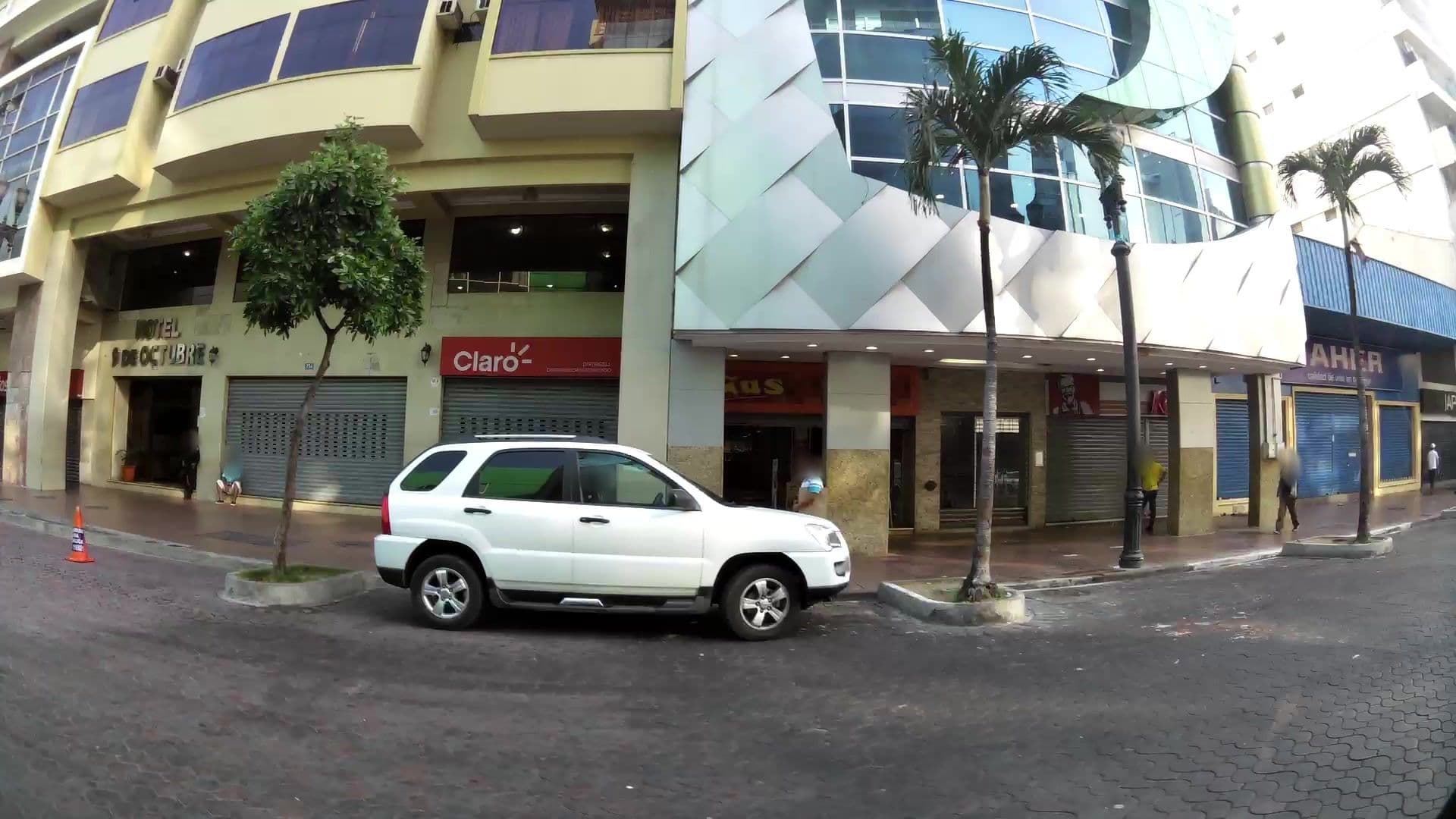 Street view near 9 de octubre, Guayaquil