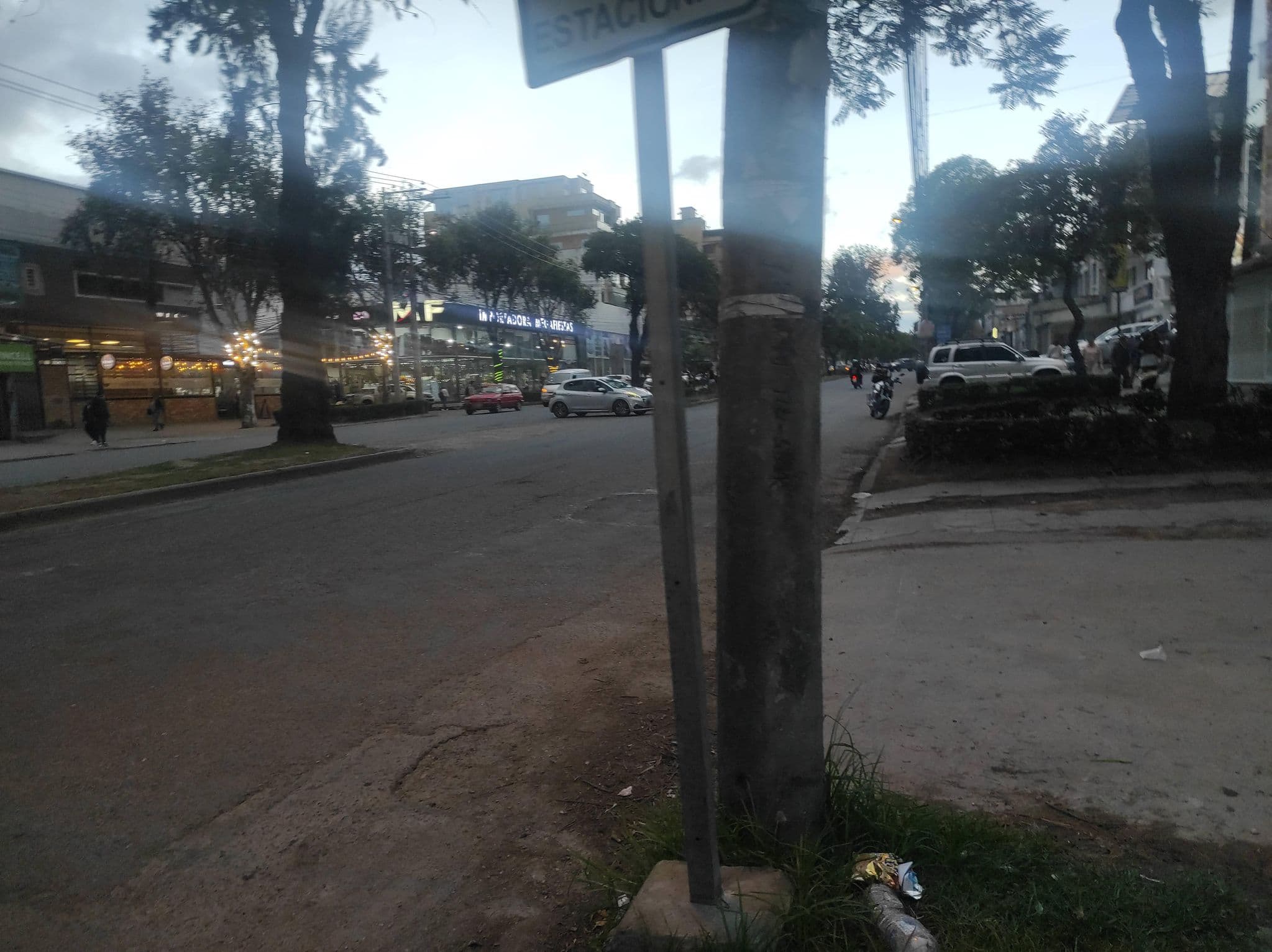 Street view near Hostal Lucía, Loja — © alejandrapg (CC BY-SA · Mapillary)