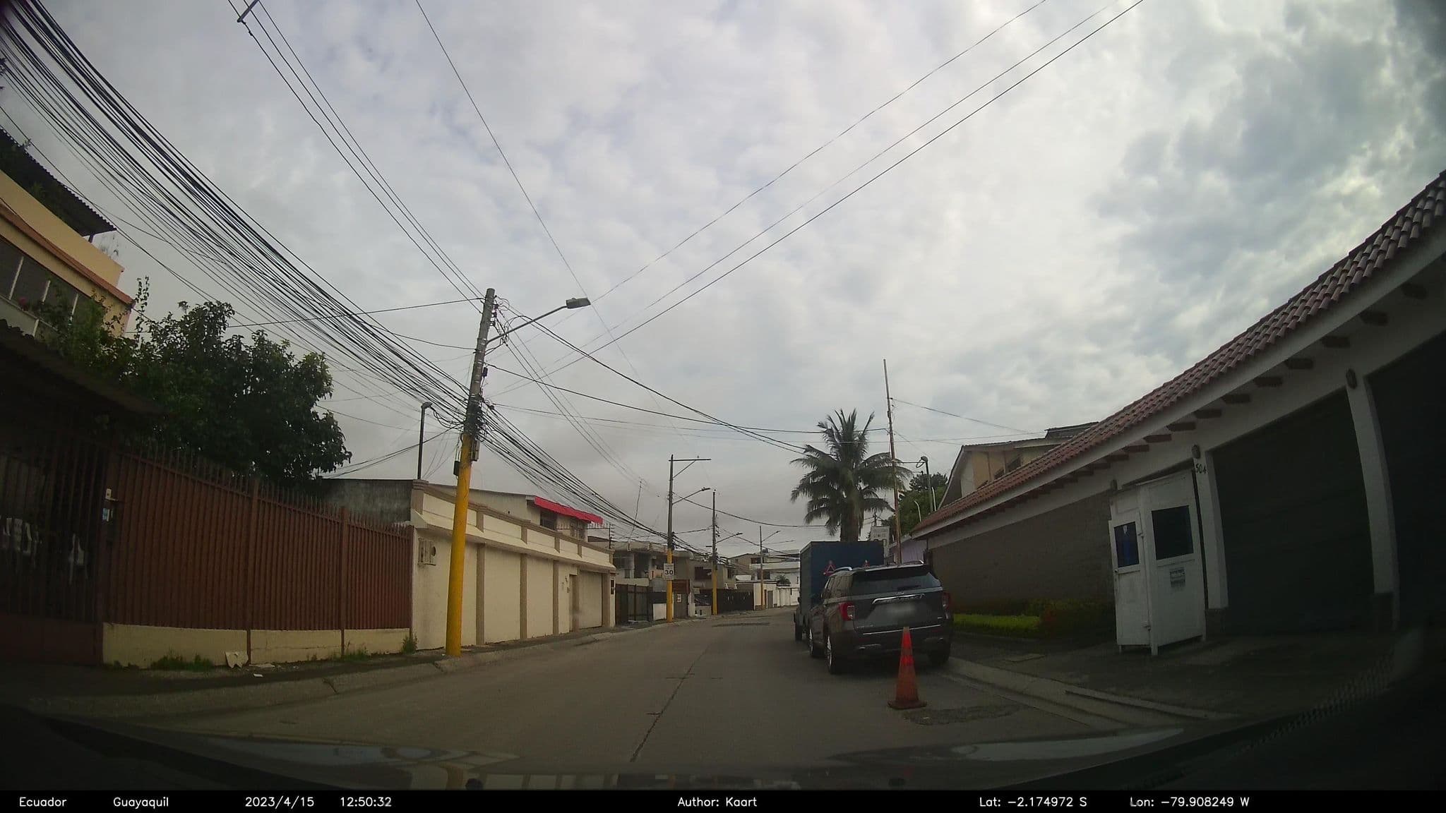 Street view near Nuca Pacha, Guayaquil