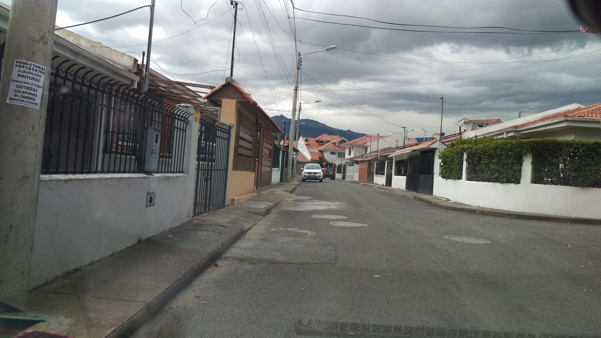 Street view near Hostal Kolibri Bed & Breakfast, Cuenca