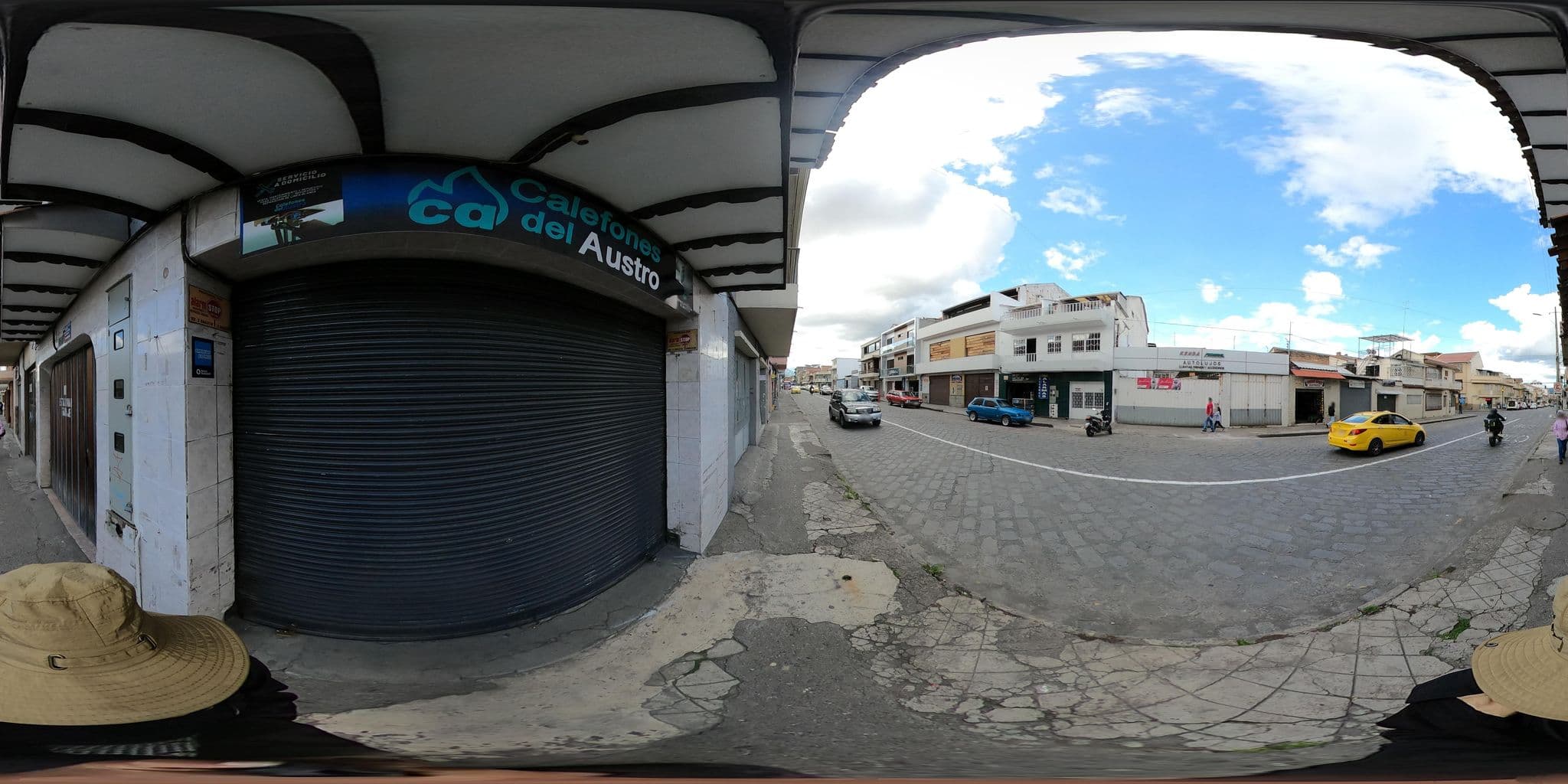 Street view near Hostal Huasi Quñi, Cuenca