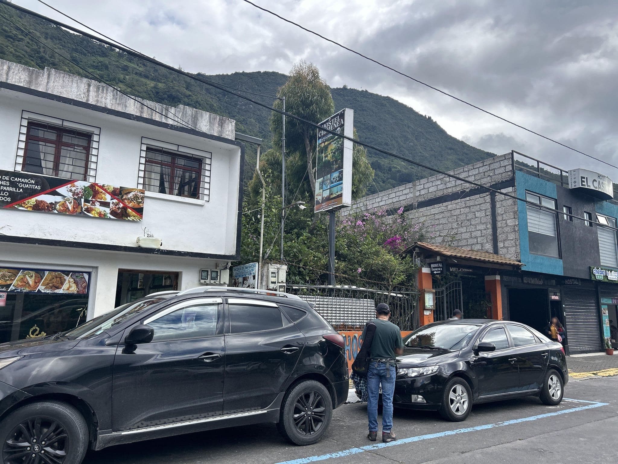 Street view near Hostal el Castillo, Baños