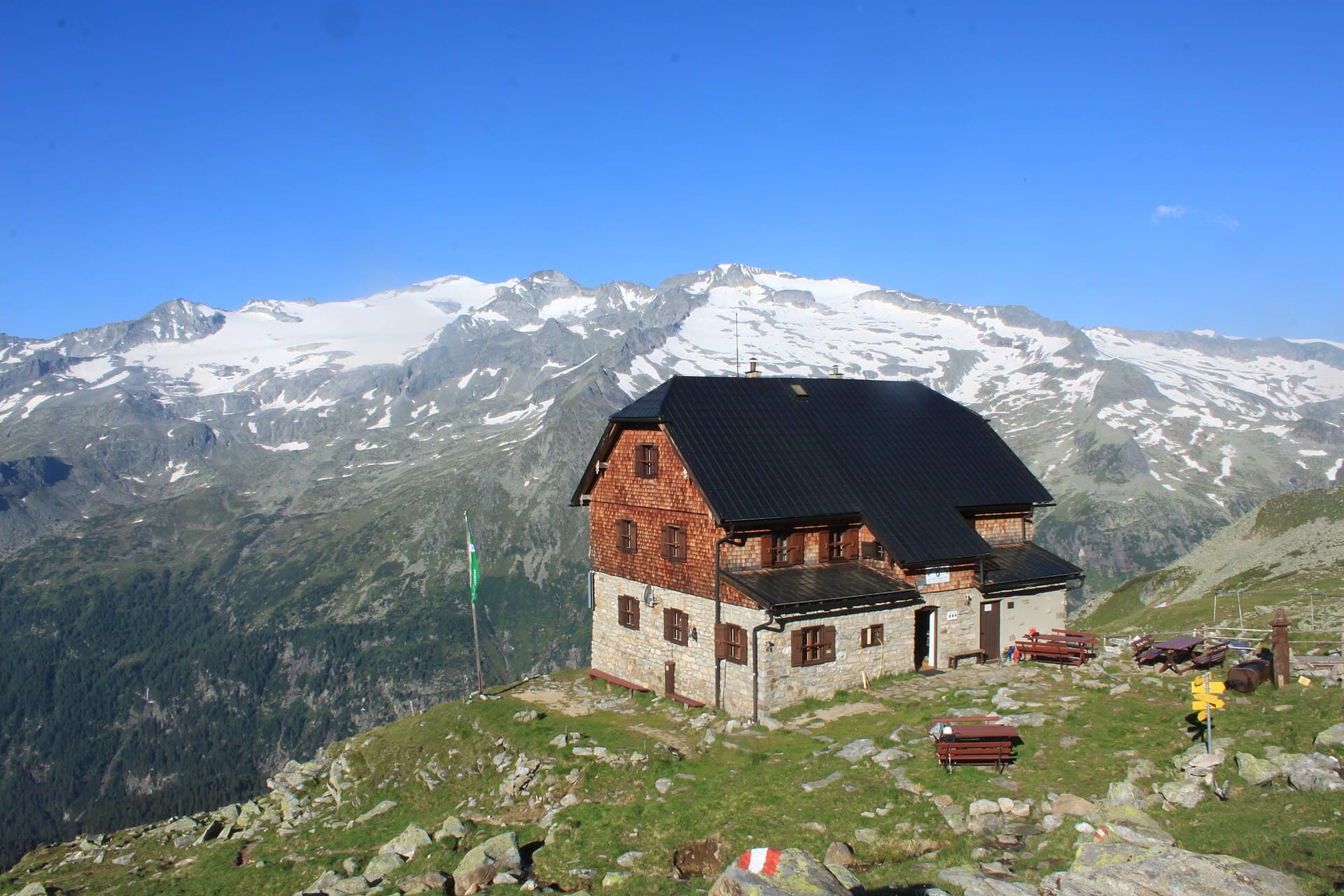 Kattowitzer Hütte (via Wikimedia Commons, CC BY-SA 3.0)