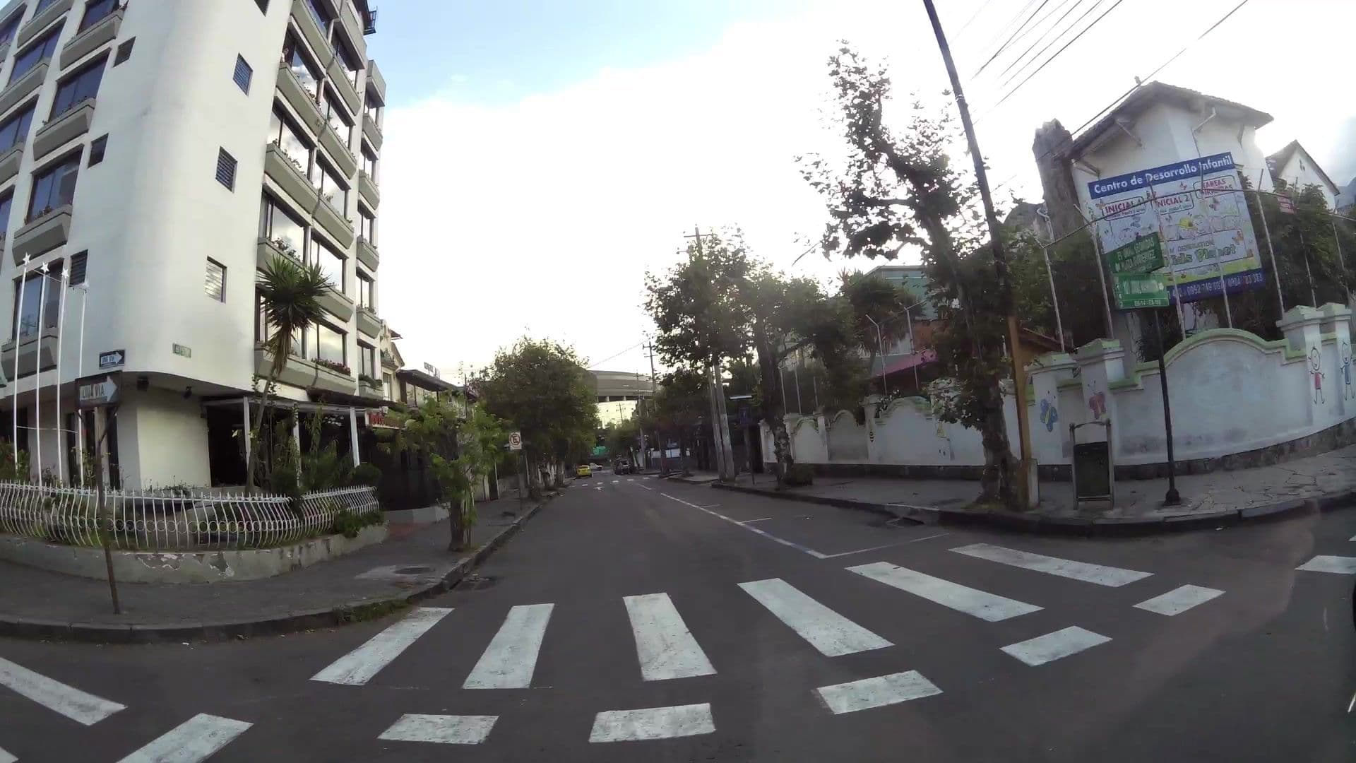 Street view near Hotel La Cartuja, Quito — © kaartcam (CC BY-SA · Mapillary)