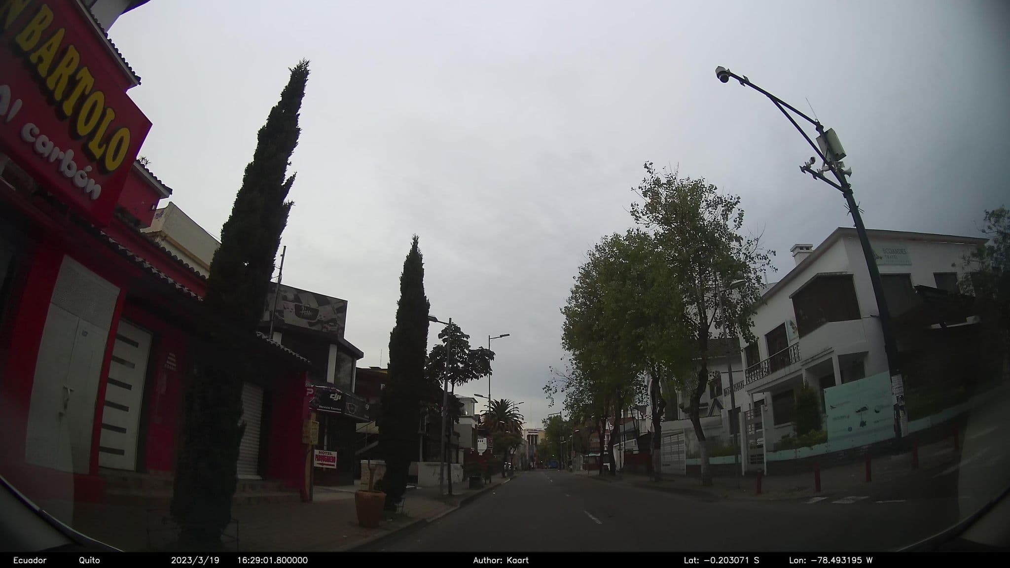 Street view near Fuente de piedra Hotel, Quito