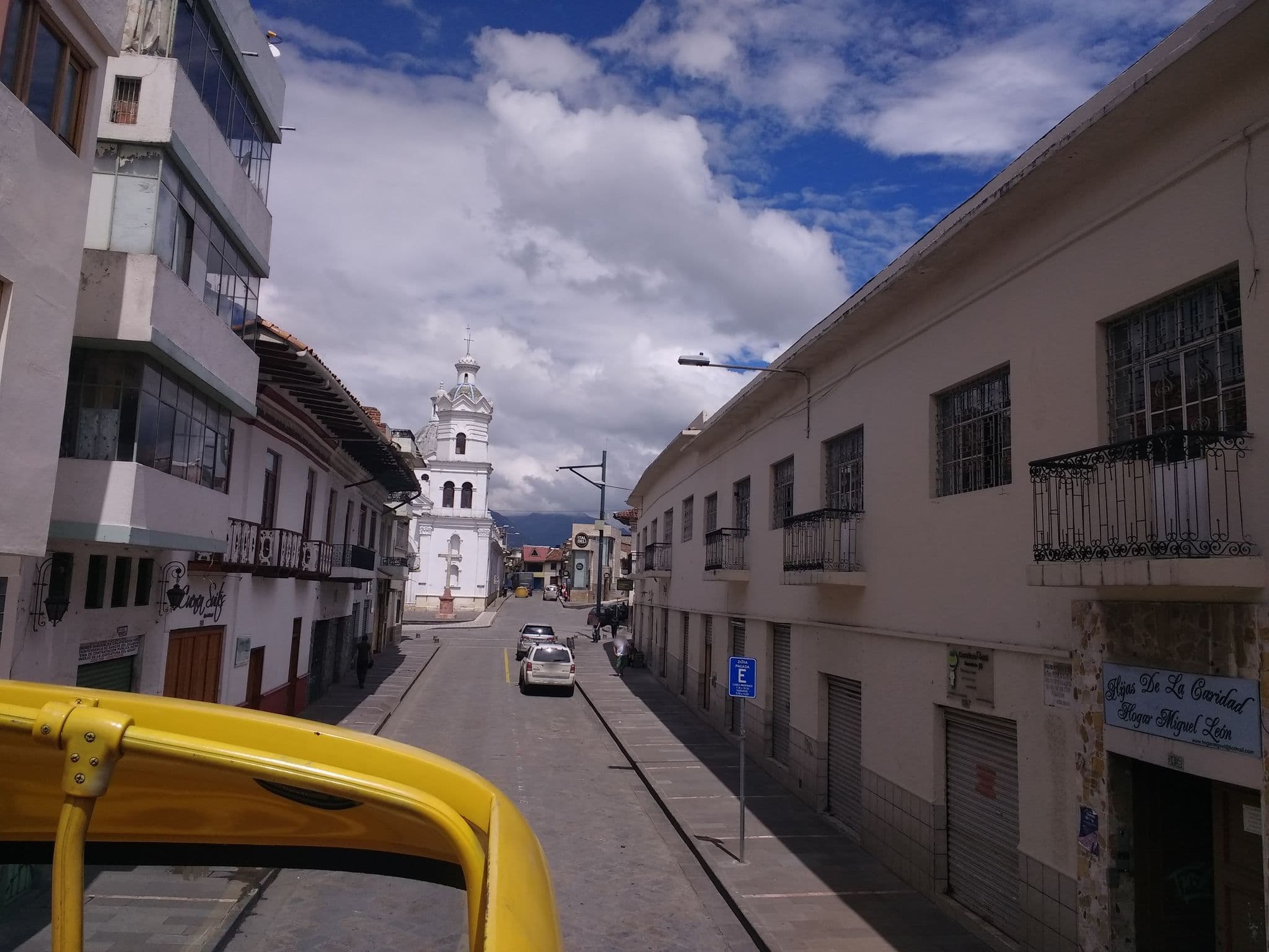 Street view near Cuenca Suites, Cuenca