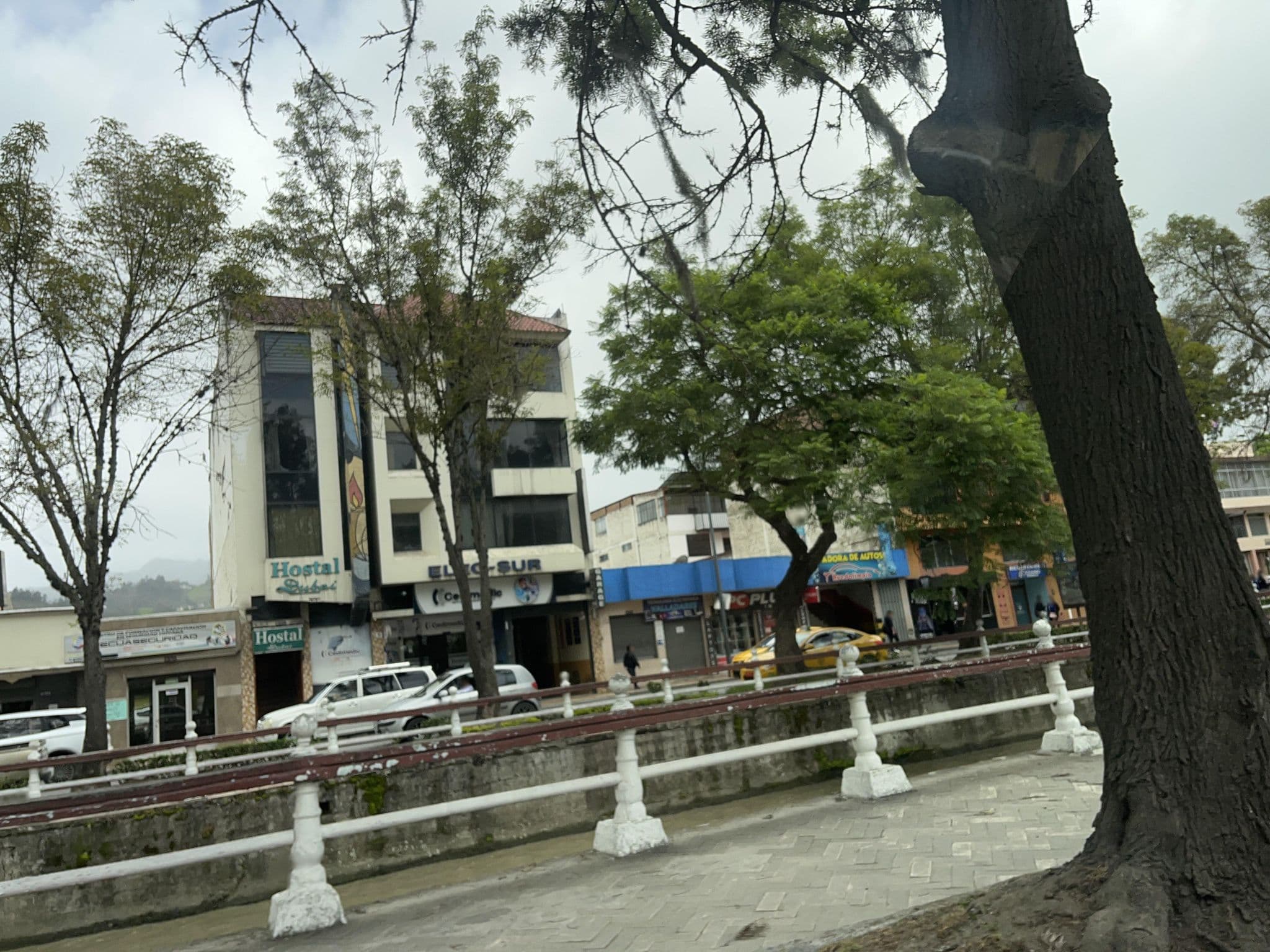 Street view near Hostal Dubai, Loja