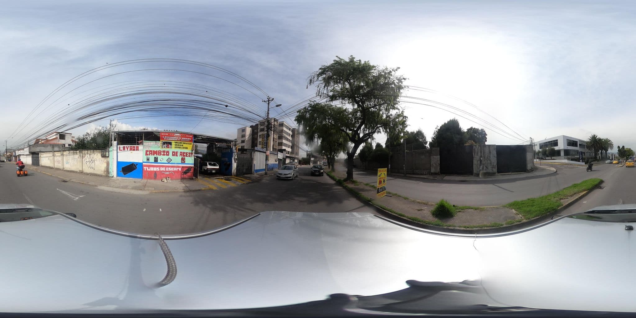 Street view near Aranjuez 1, Quito