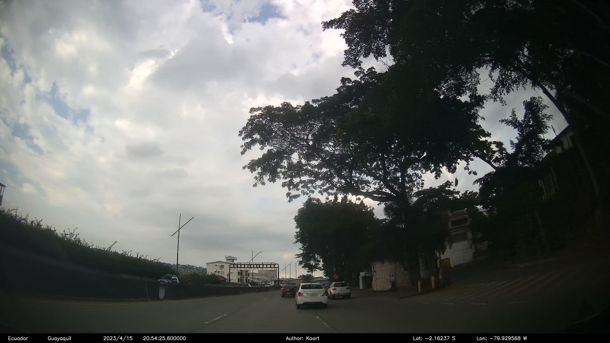 Street view near Cimas del Bim Bam Bum, Guayaquil — © kaart_2 (CC BY-SA · Mapillary)