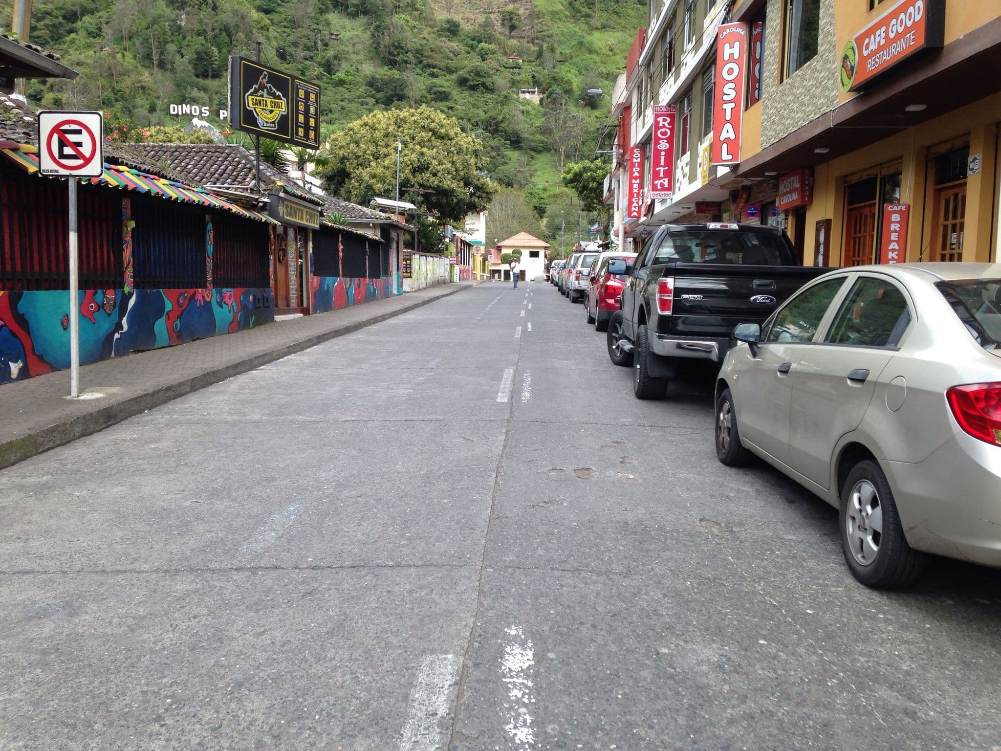 Street view near Santa Cruz Backpacker's, Baños