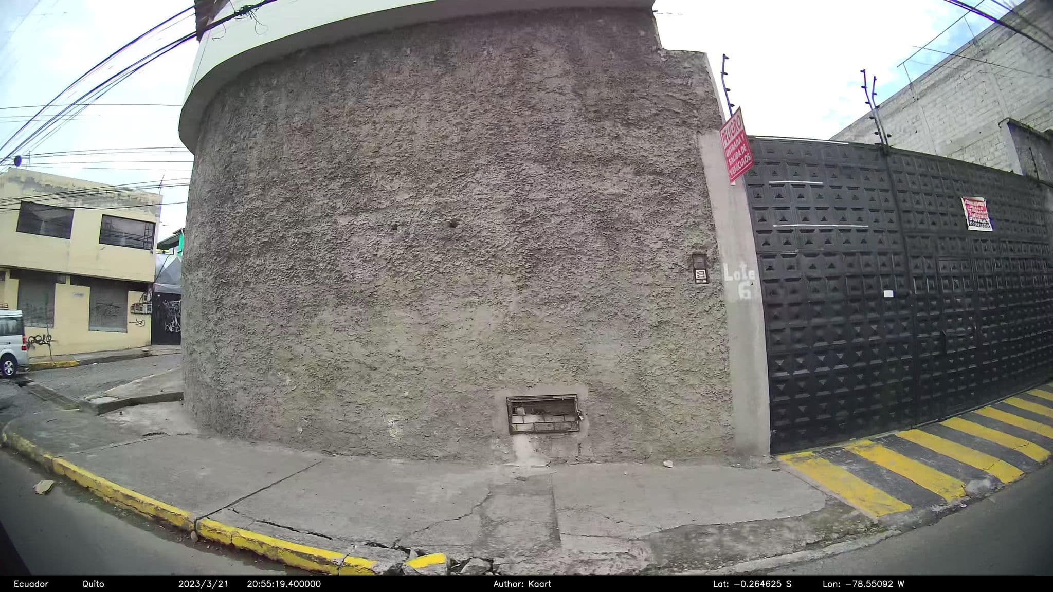 Street view near Ramada del Sur, Quito