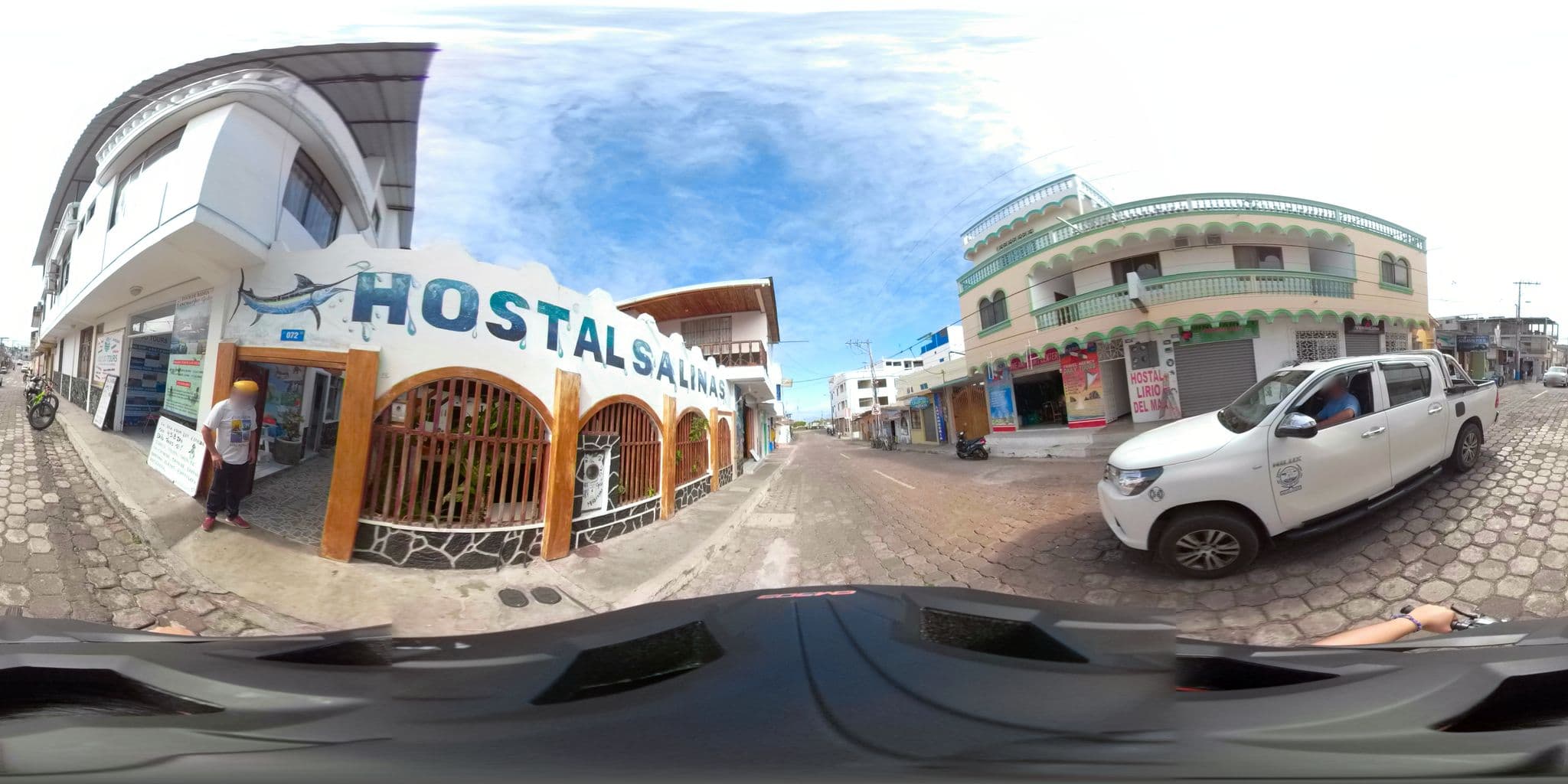 Street view near Hostal Gardener, Puerto Ayora — © sdanielzer (CC BY-SA · Mapillary)