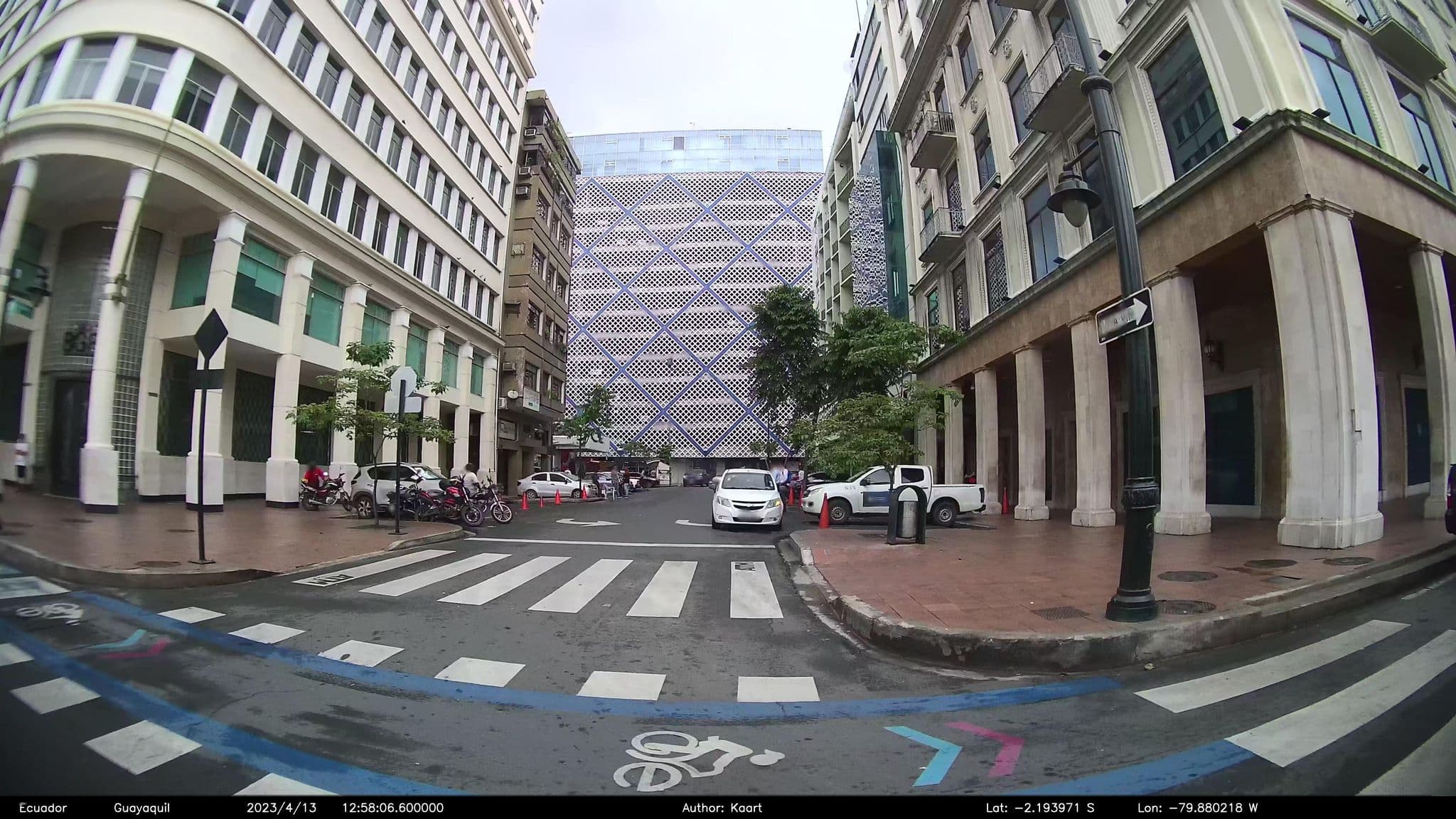 Street view near Manso Boutique Guesthouse, Guayaquil — © kaart_2 (CC BY-SA · Mapillary)