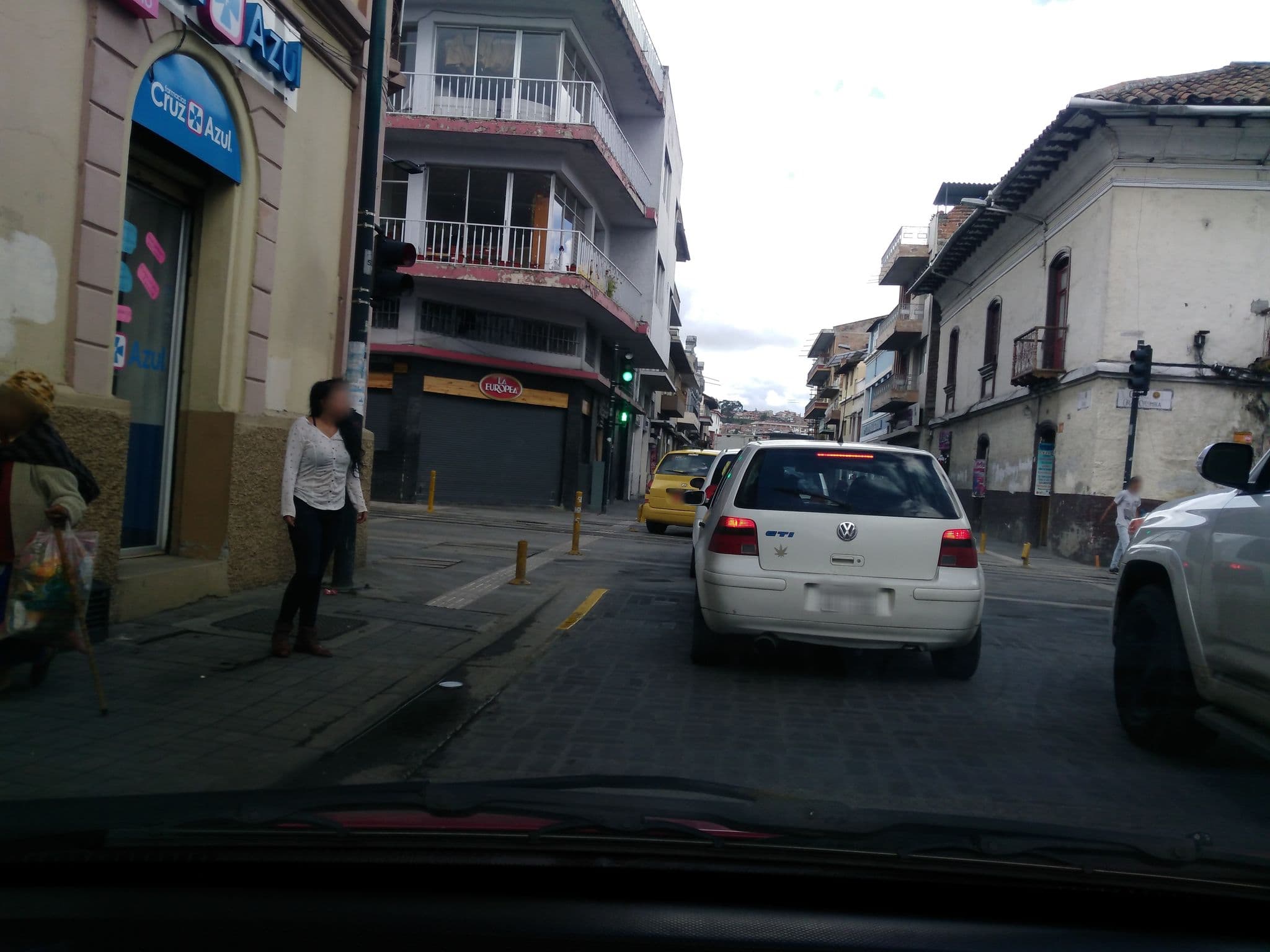 Street view near Hotel Raymipampa, Cuenca
