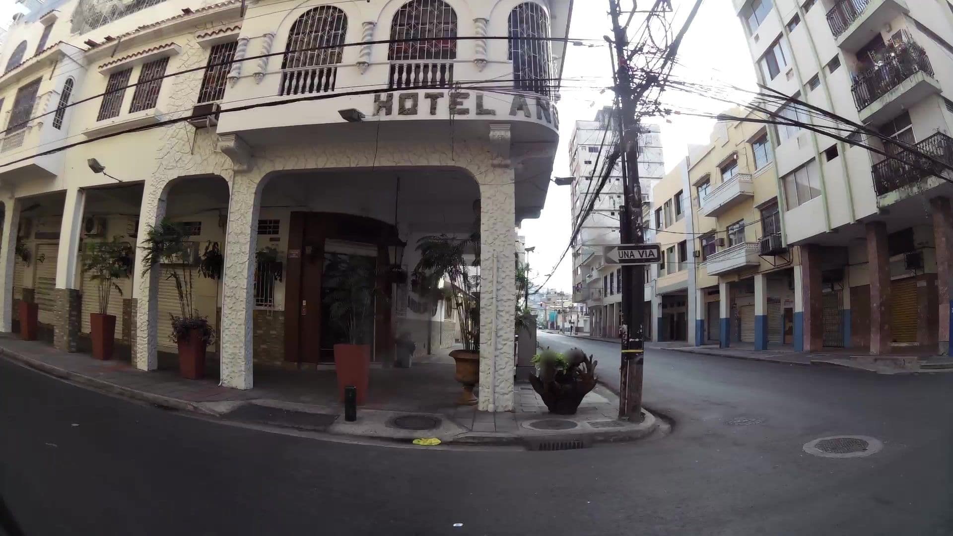 Street view near Hostal Tourist 2, Guayaquil