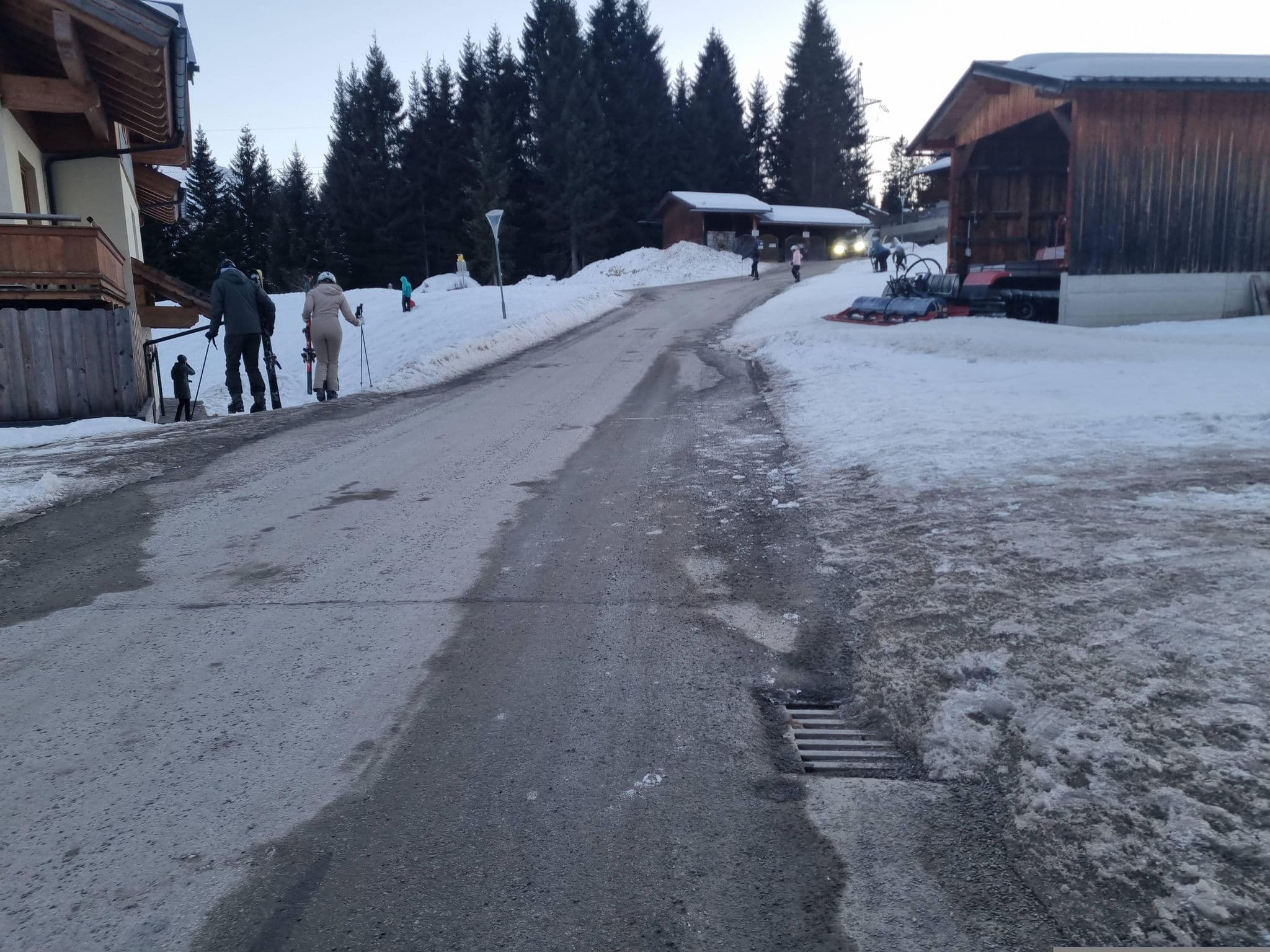 Street view near Dorferhaus, Neukirchen am Großvenediger — © dsmm (CC BY-SA · Mapillary)