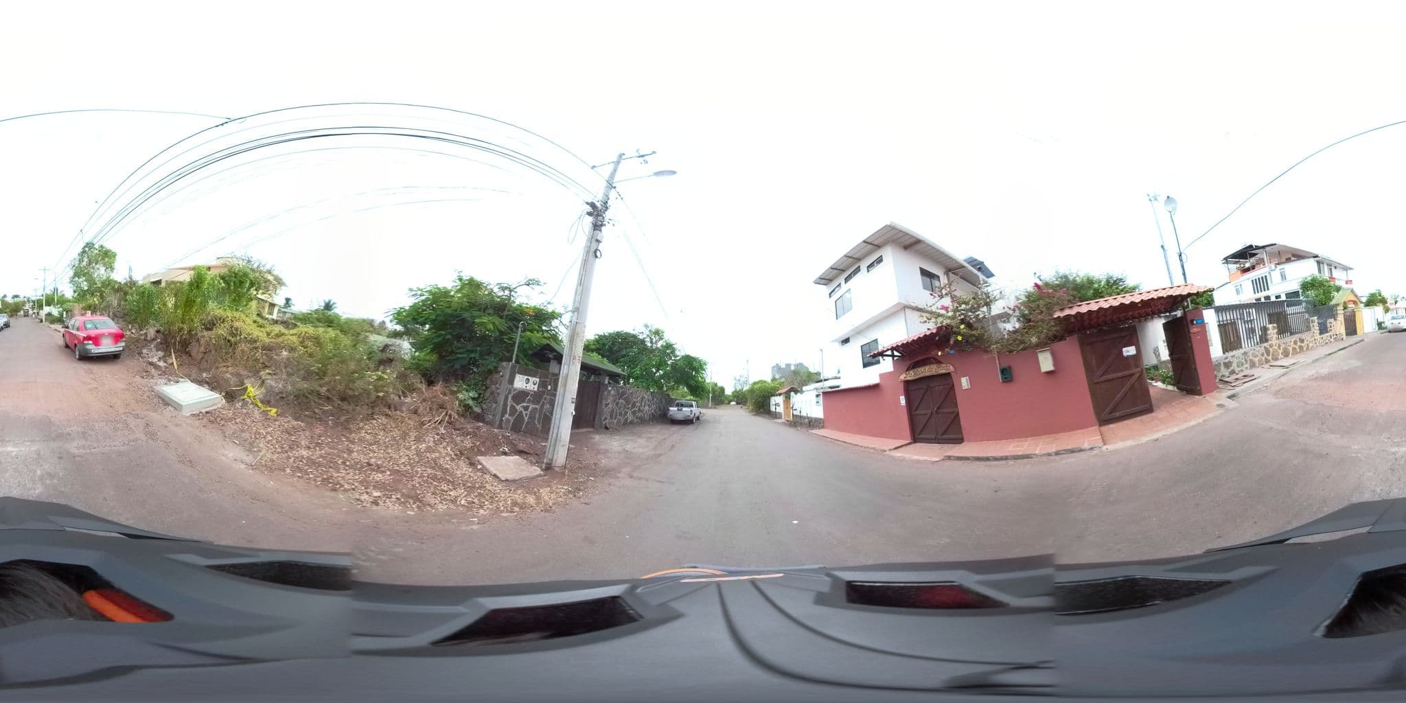 Street view near Deja Vú, Puerto Ayora — © sdanielzer (CC BY-SA · Mapillary)