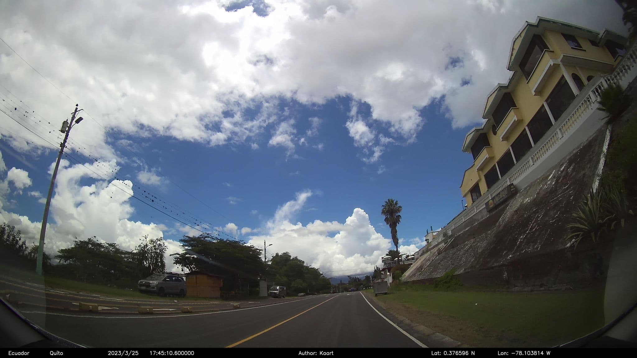 Street view near Hotel el Conquistador, Ibarra — © kaart_2 (CC BY-SA · Mapillary)