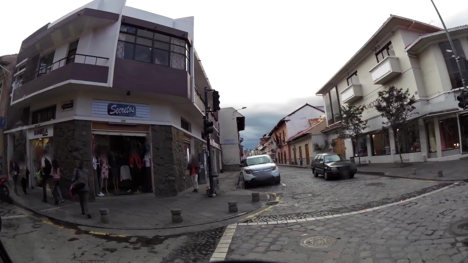 Street view near Coronel Hotel, Cuenca