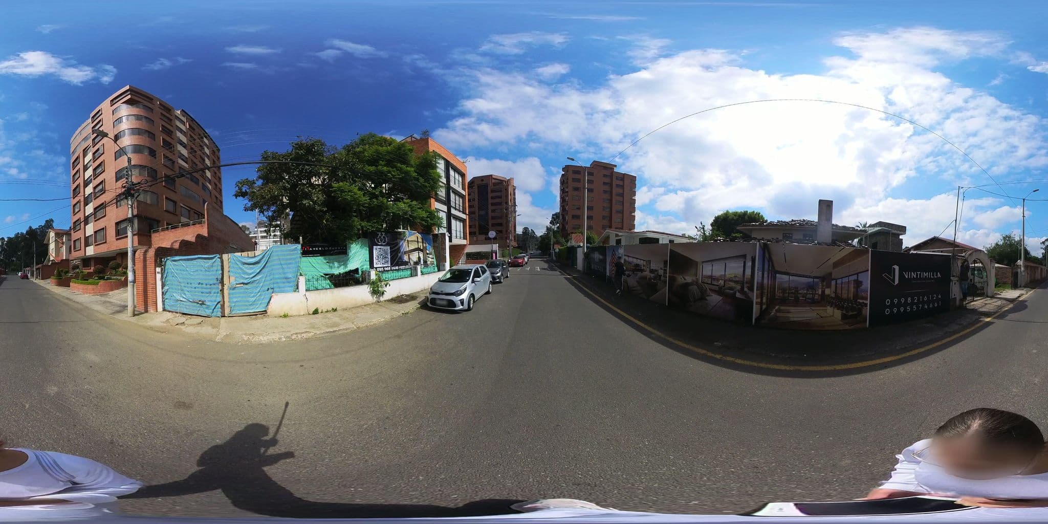 Street view near Nuestra residencia, Cuenca