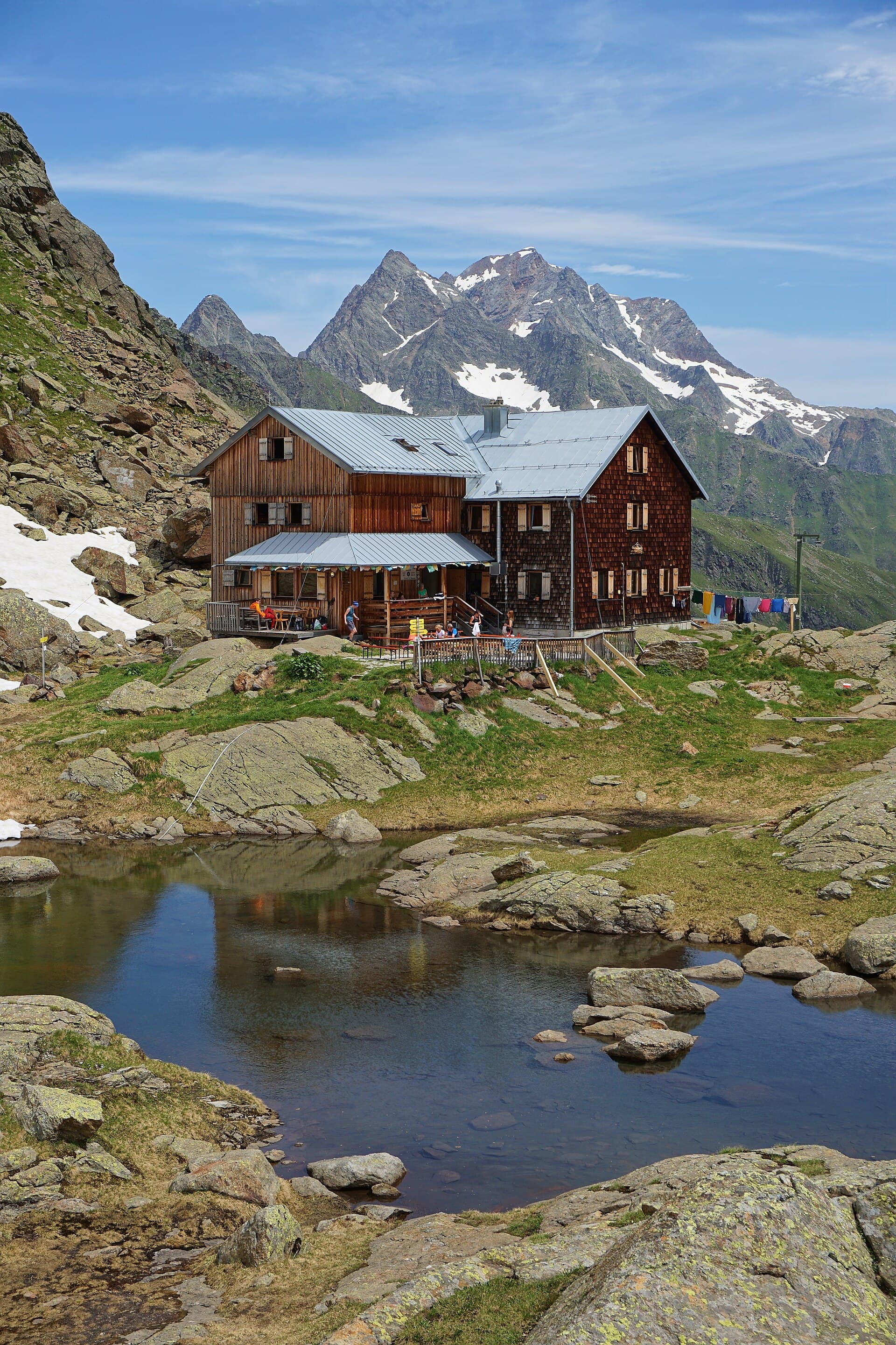 Bremer Hütte (via Wikimedia Commons, CC BY-SA 4.0)