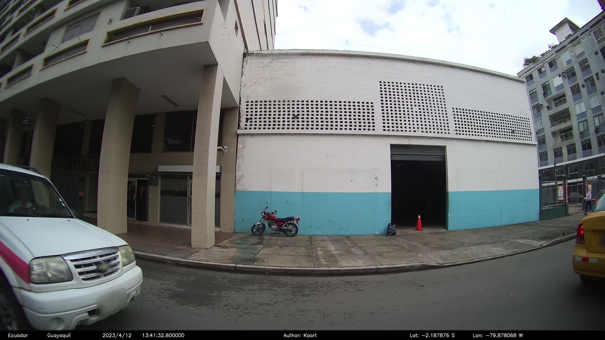 Street view near DoubleTree by Hilton, Guayaquil