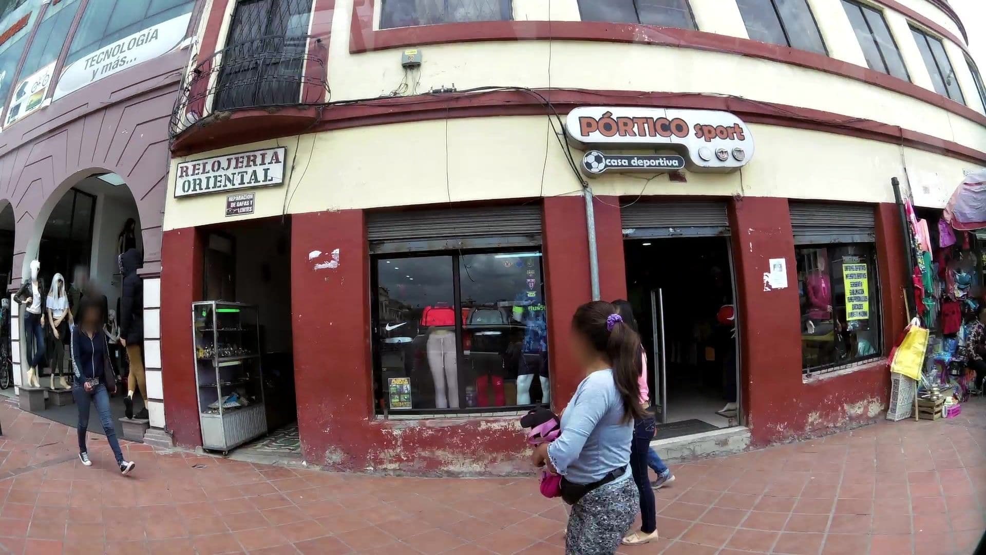 Street view near Ejecutivo Express, Cuenca