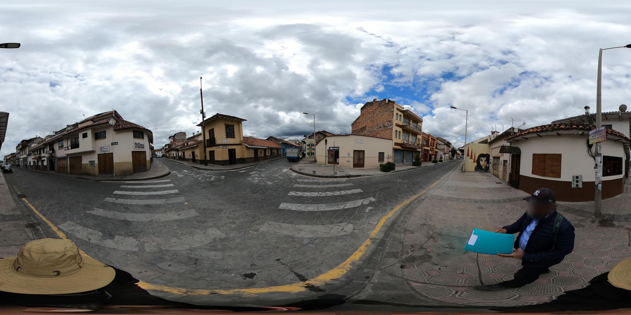 Street view near Hospedaje Mama Chicha, Cuenca