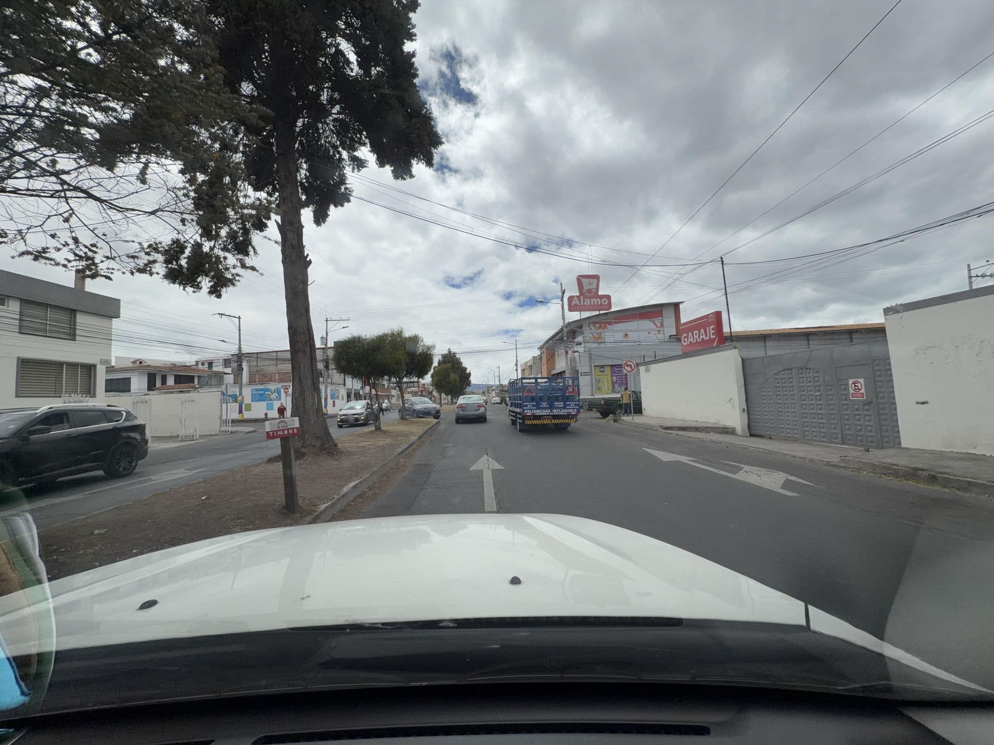 Street view near Hotel El Altar, Riobamba — © Bry_im (CC BY-SA · Mapillary)