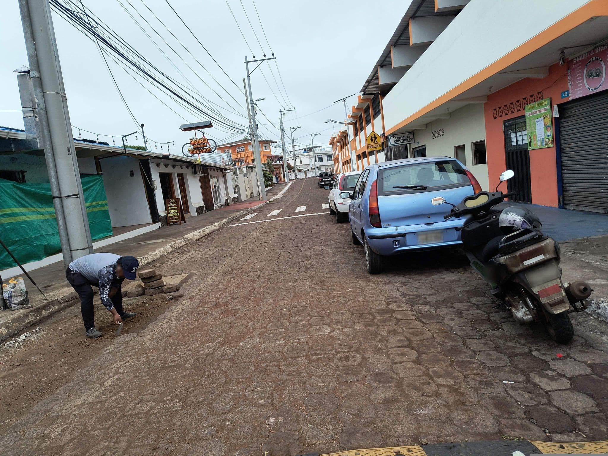 Street view near Carliza, Puerto Ayora — © mapeadora (CC BY-SA · Mapillary)