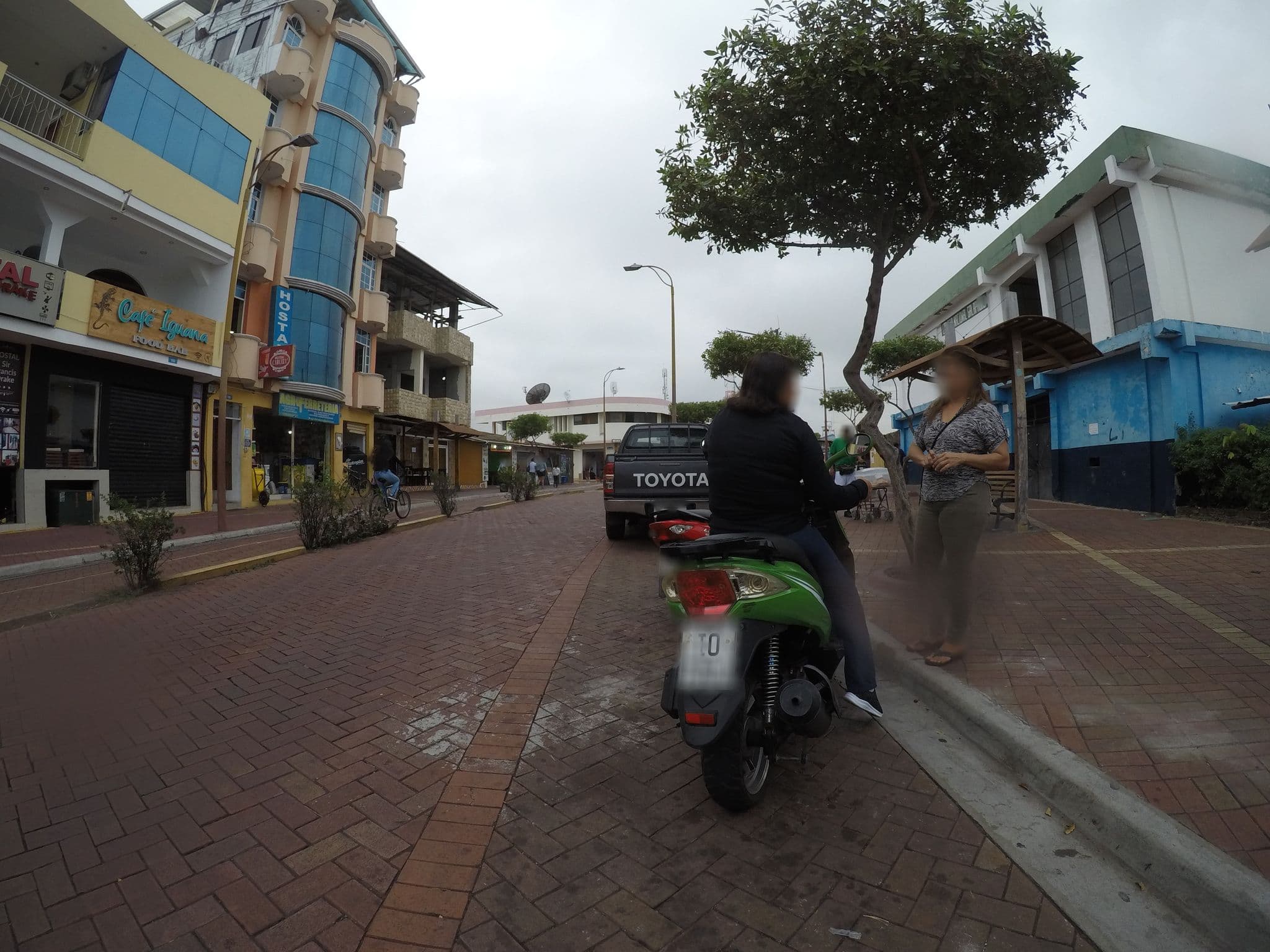 Street view near Sir Francis Drake, Puerto Ayora — © chrisbeddow (CC BY-SA · Mapillary)