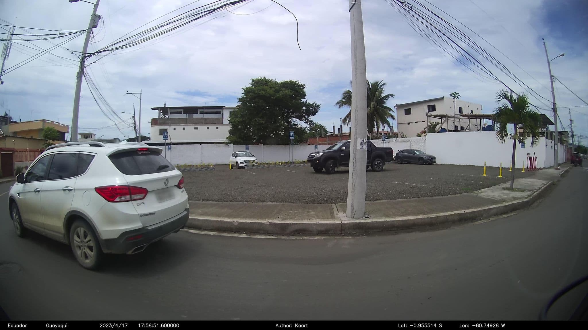 Street view near Hostal San Marino, Manta — © kaart_2 (CC BY-SA · Mapillary)