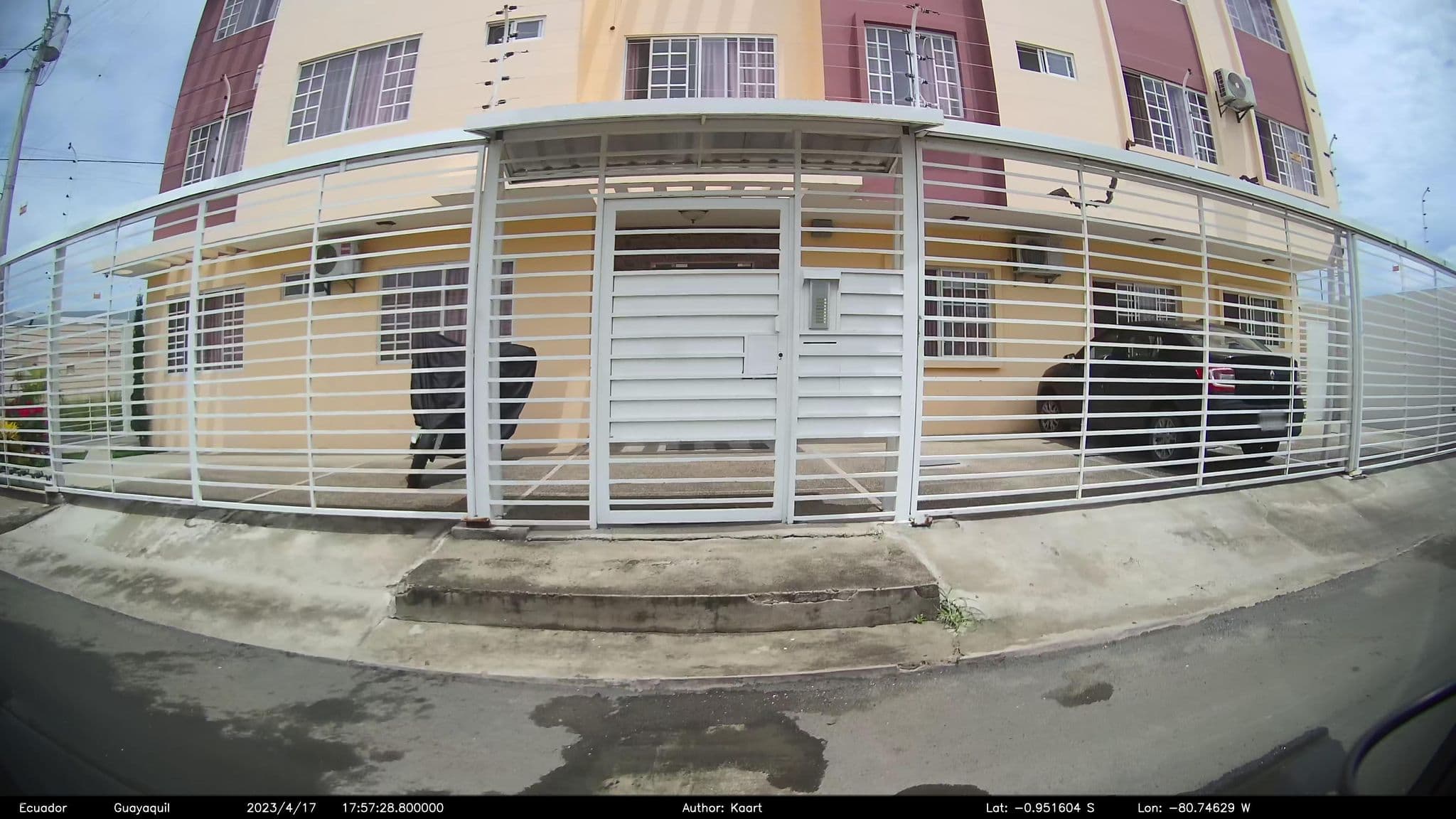 Street view near Reef Hostel, Manta — © kaart_2 (CC BY-SA · Mapillary)