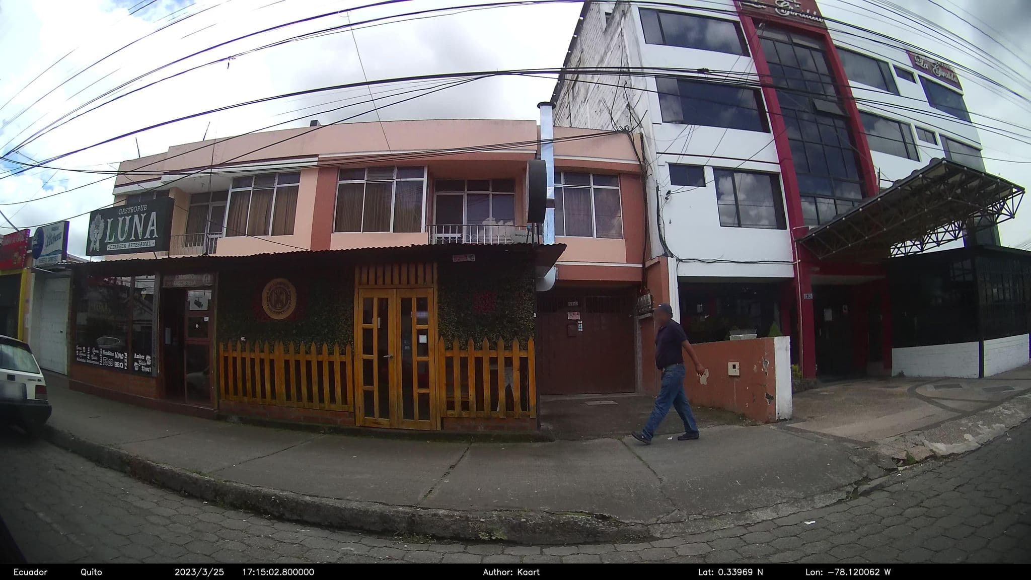 Street view near Hotel La Giralda, Ibarra — © kaart_2 (CC BY-SA · Mapillary)